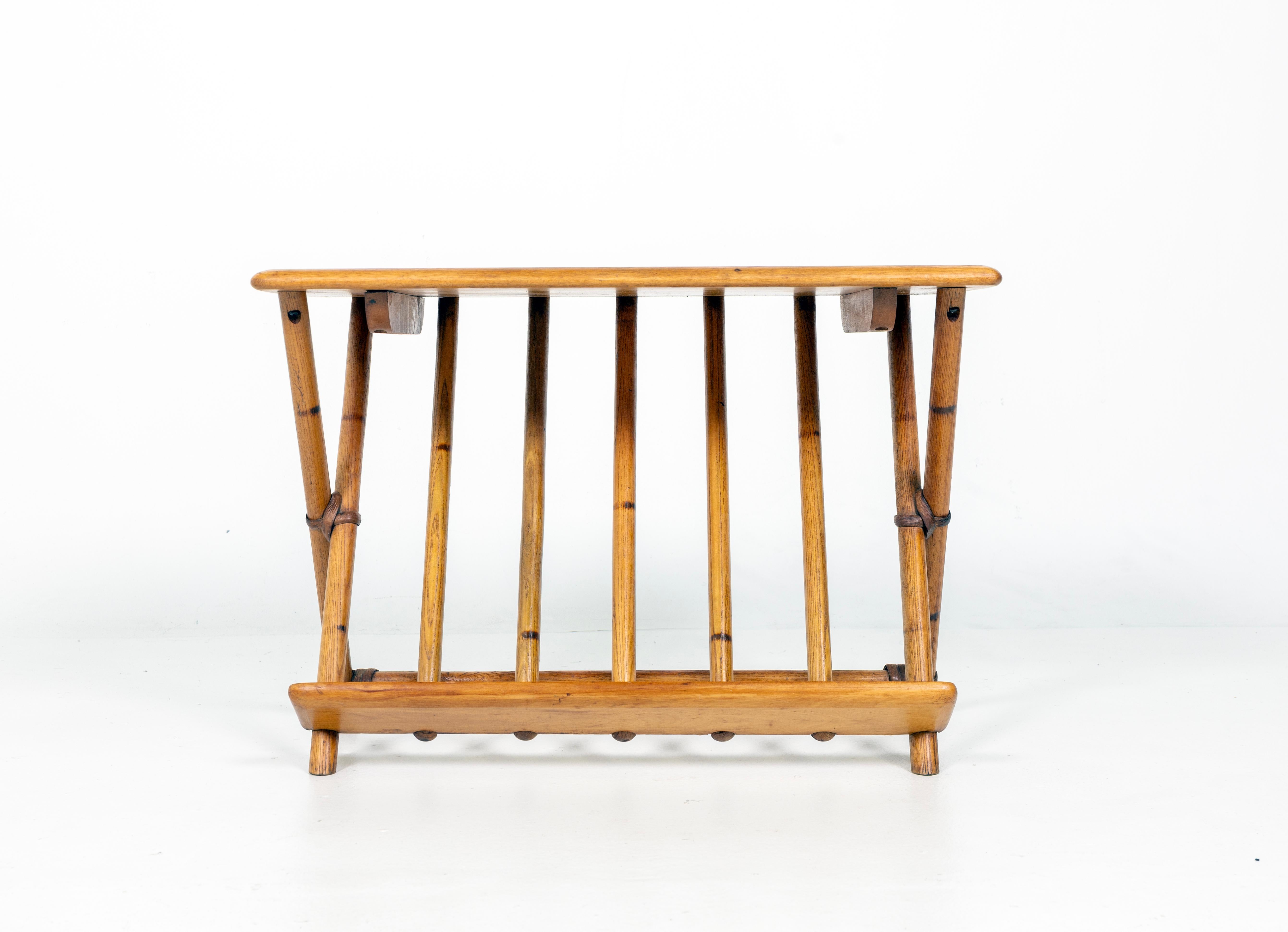 Heywood Wakefield table d'appoint style bambou, porte-revues Bon état - En vente à Miami, FL