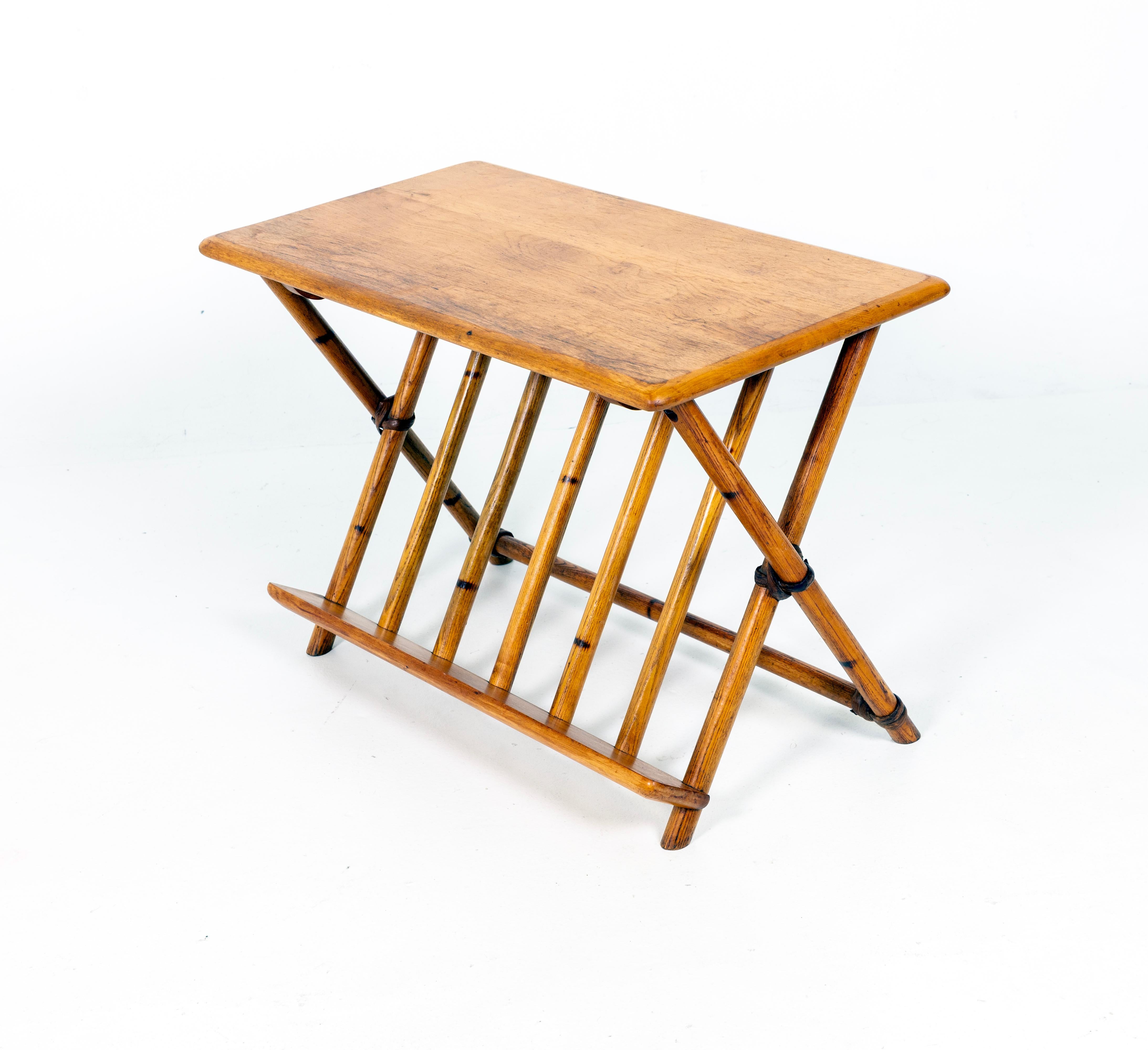 Bois Heywood Wakefield table d'appoint style bambou, porte-revues en vente