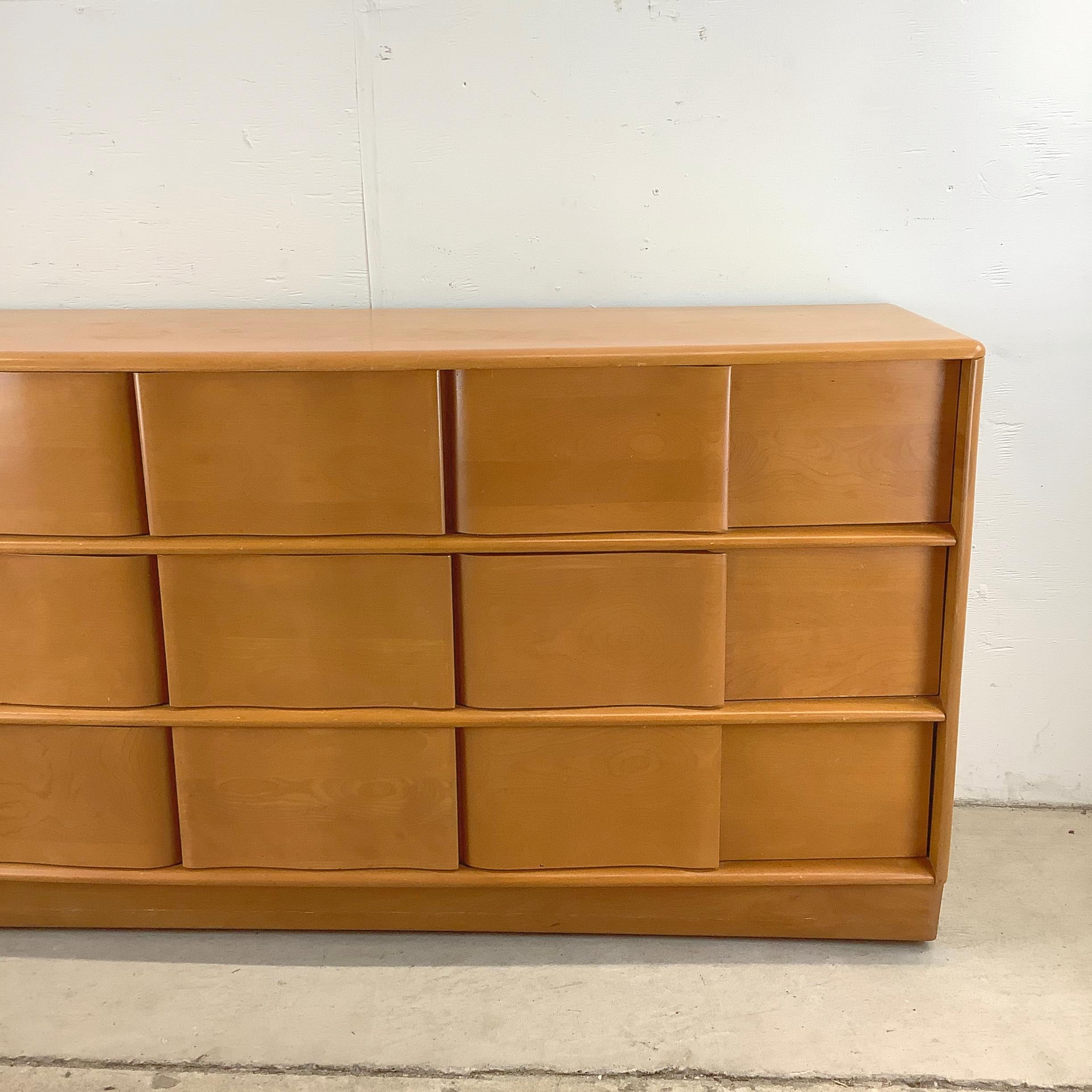Heywood-Wakefield Champagne Finish Nine Drawer Dresser In Fair Condition In Trenton, NJ