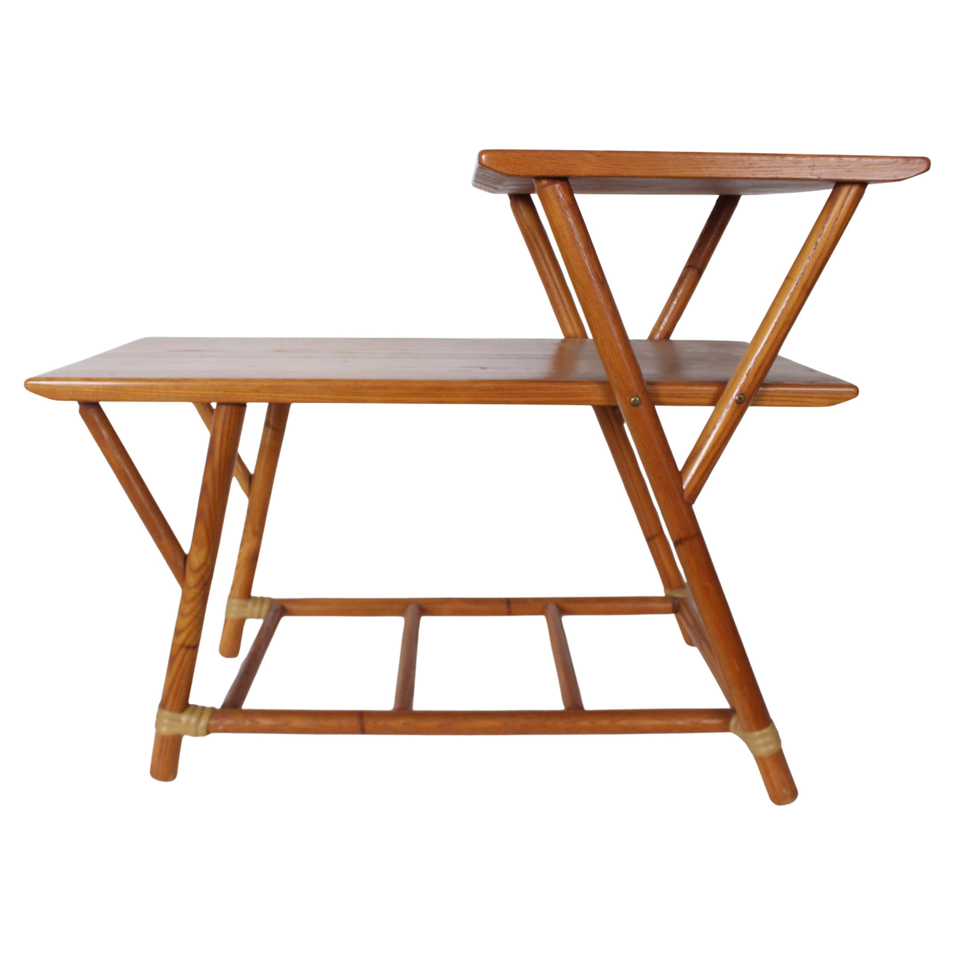 Tavolino Heywood Wakefield in castagno e rattan "Step in vendita