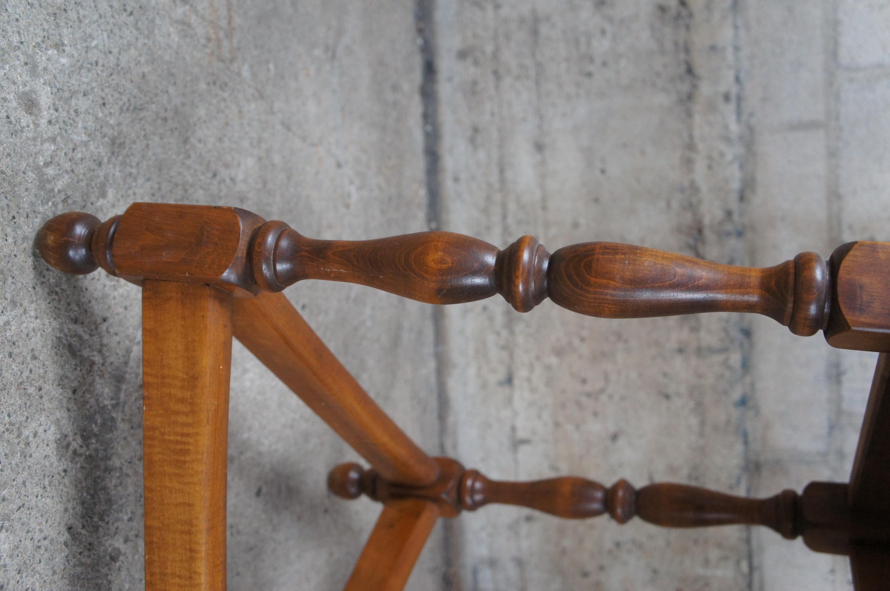 Heywood Wakefield Early American Maple Tripod Clover Drop Leaf Pembroke Table In Good Condition In Dayton, OH