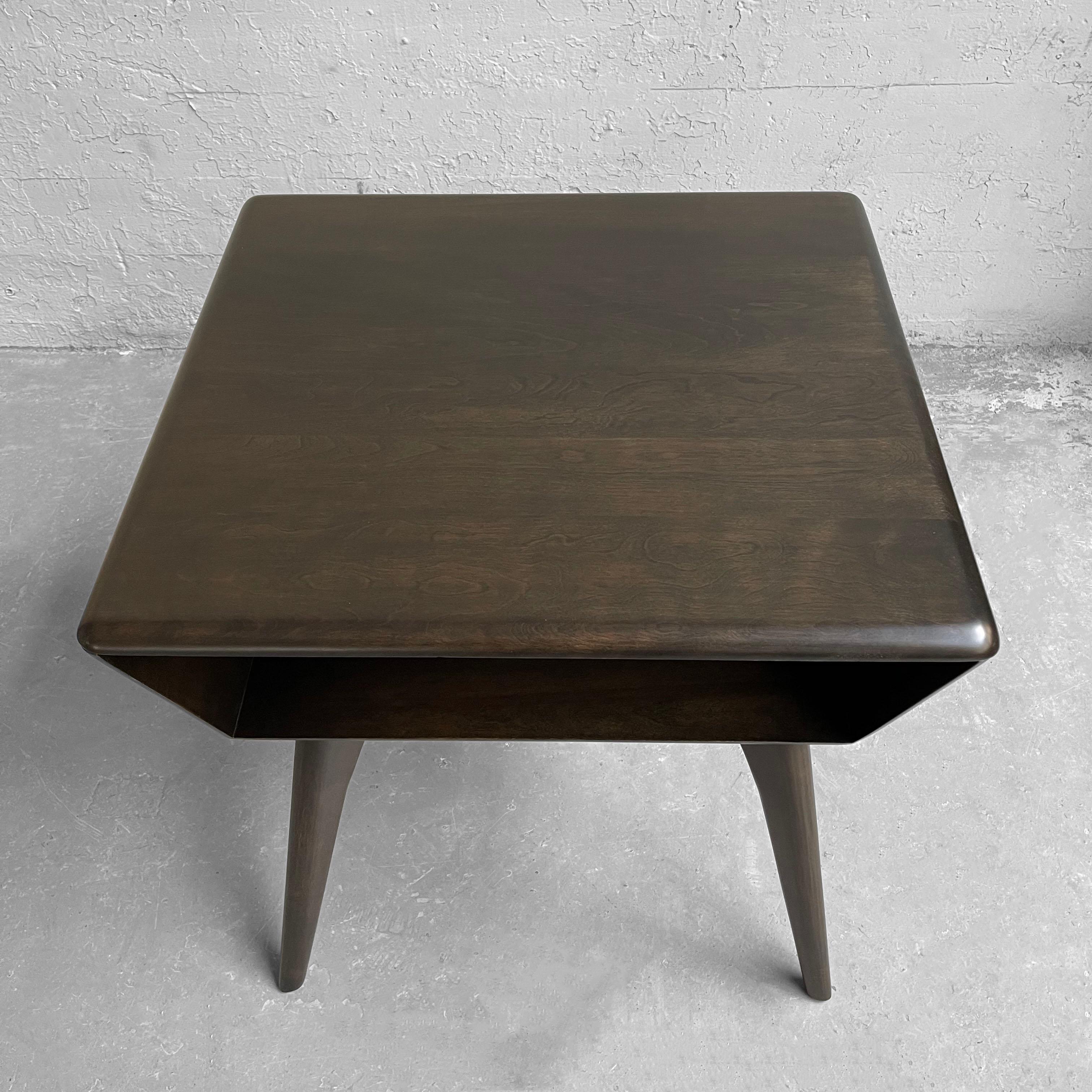 Heywood Wakefield Ebonized Maple Open Side Table In Good Condition For Sale In Brooklyn, NY