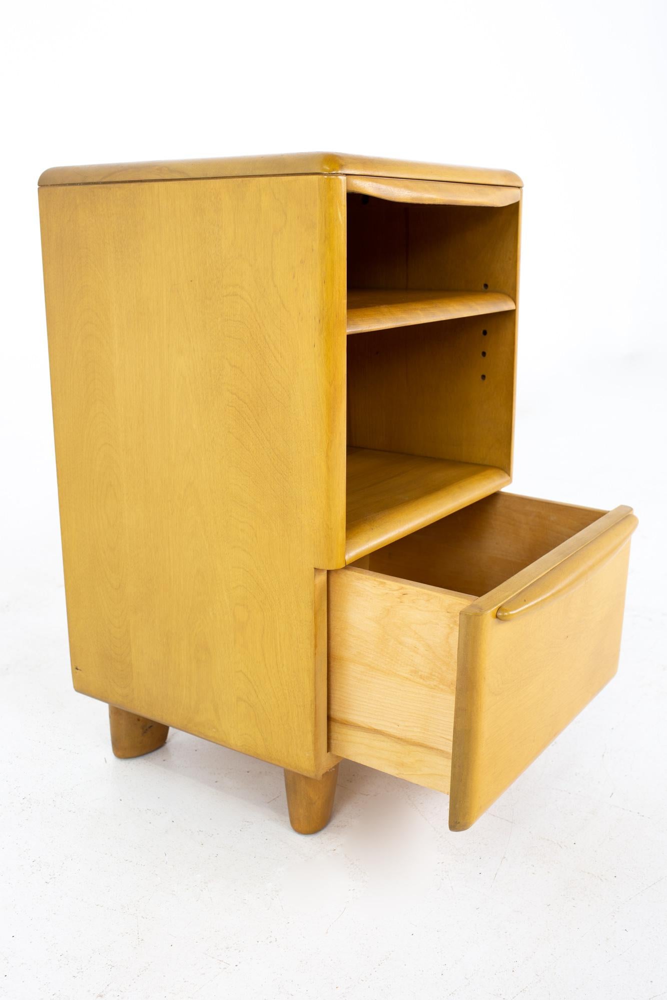 Heywood Wakefield Encore Mid Century Blonde Wheat Nightstands, a Pair In Good Condition In Countryside, IL
