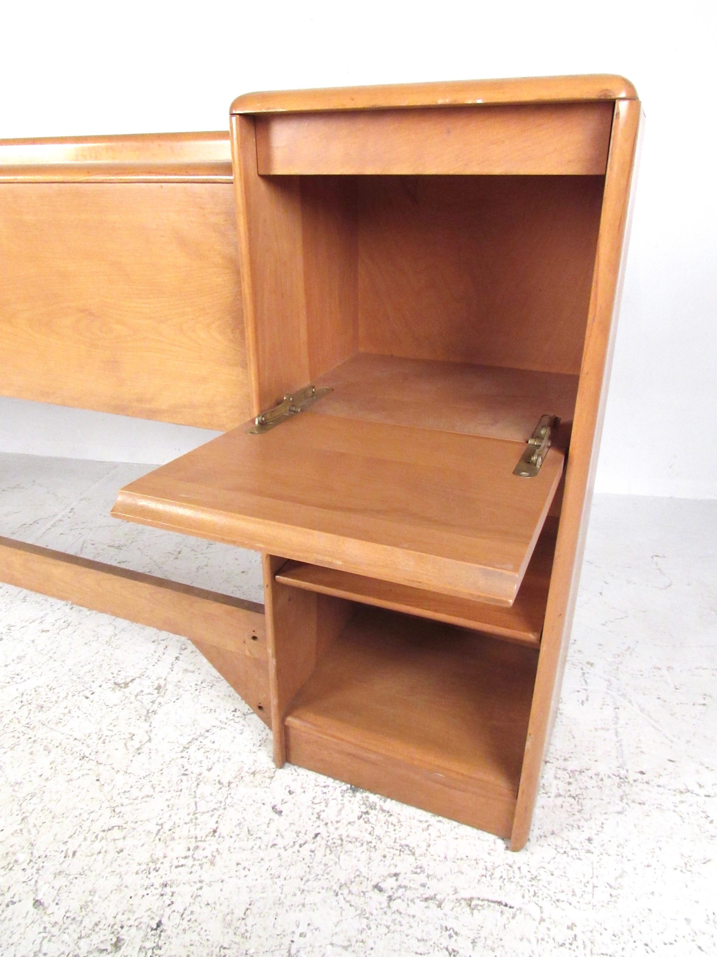 Mid-Century Modern Heywood-Wakefield Full Size Headboard with Nightstands For Sale