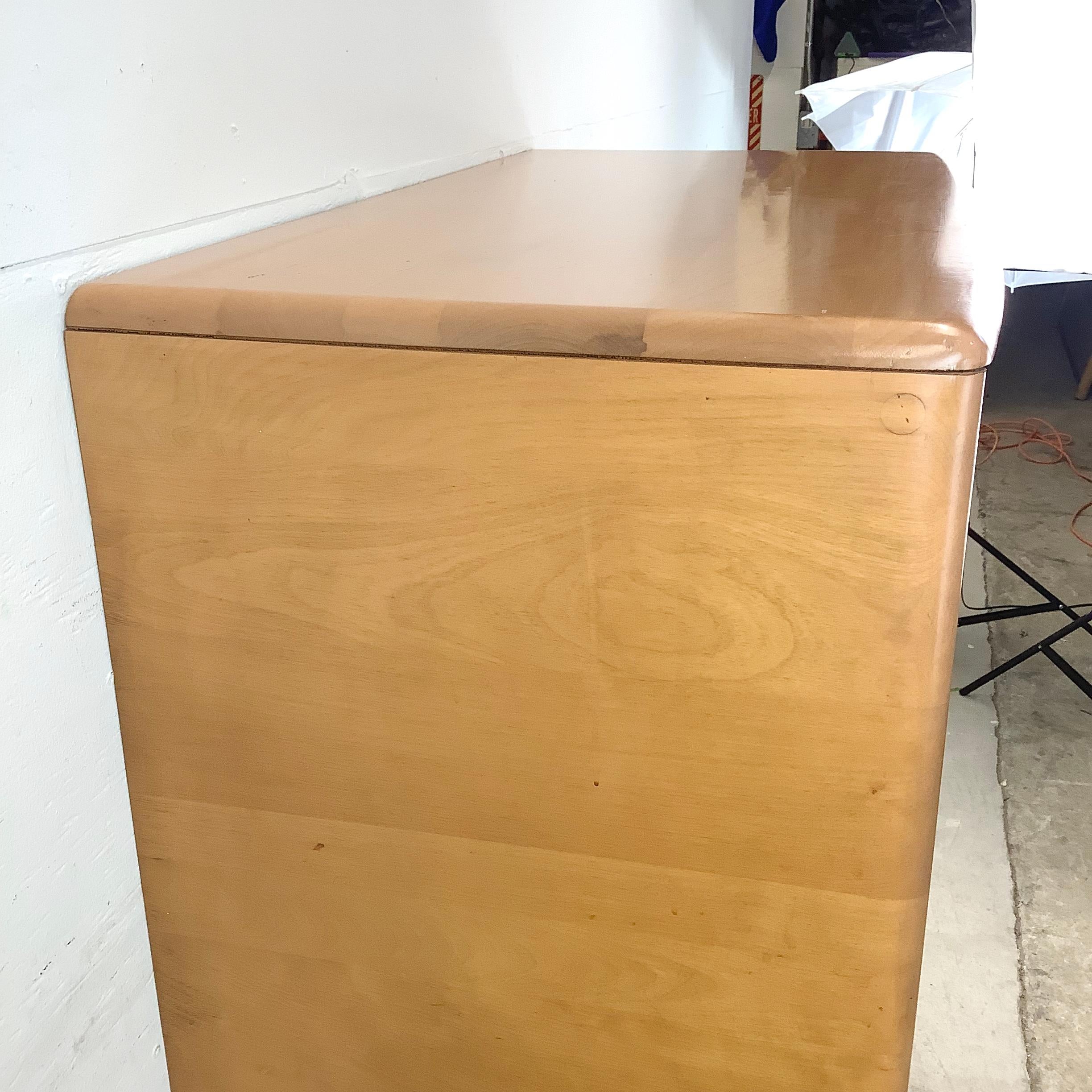 Heywood-Wakefield Hochkommode (Holz) im Angebot