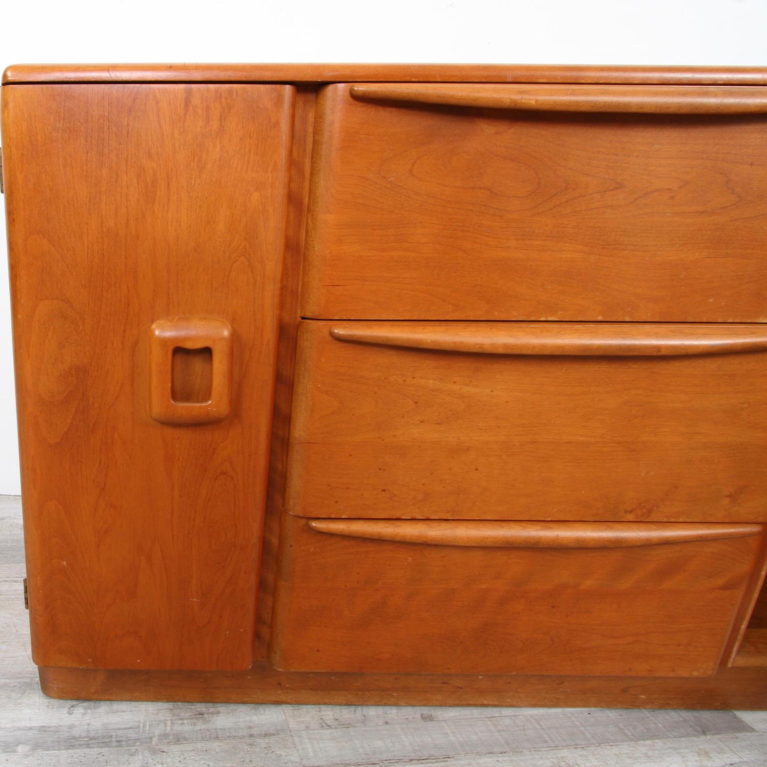 Heywood Wakefield Isabel Credenza in Wheat, c1950 In Good Condition For Sale In New London, CT