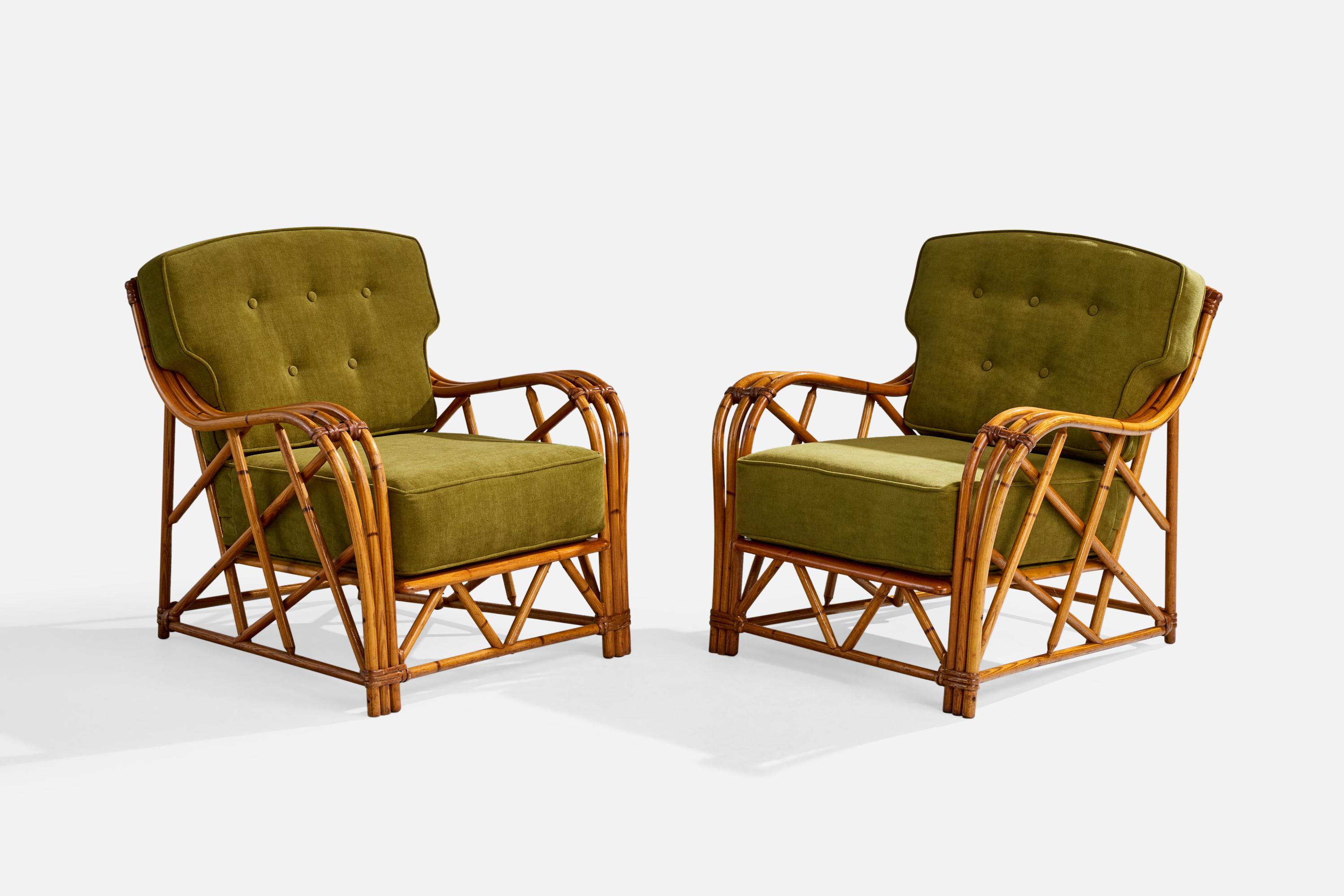 Coppia di sedie da salotto in tessuto verde, bambù e rattan prodotte da Heywood Wakefield, USA, anni '50 circa.

Il bambù presenta rotture e altri segni di usura, dovuti all'età e all'uso.

Rivestito con un tessuto nuovo di zecca.

Dimensioni