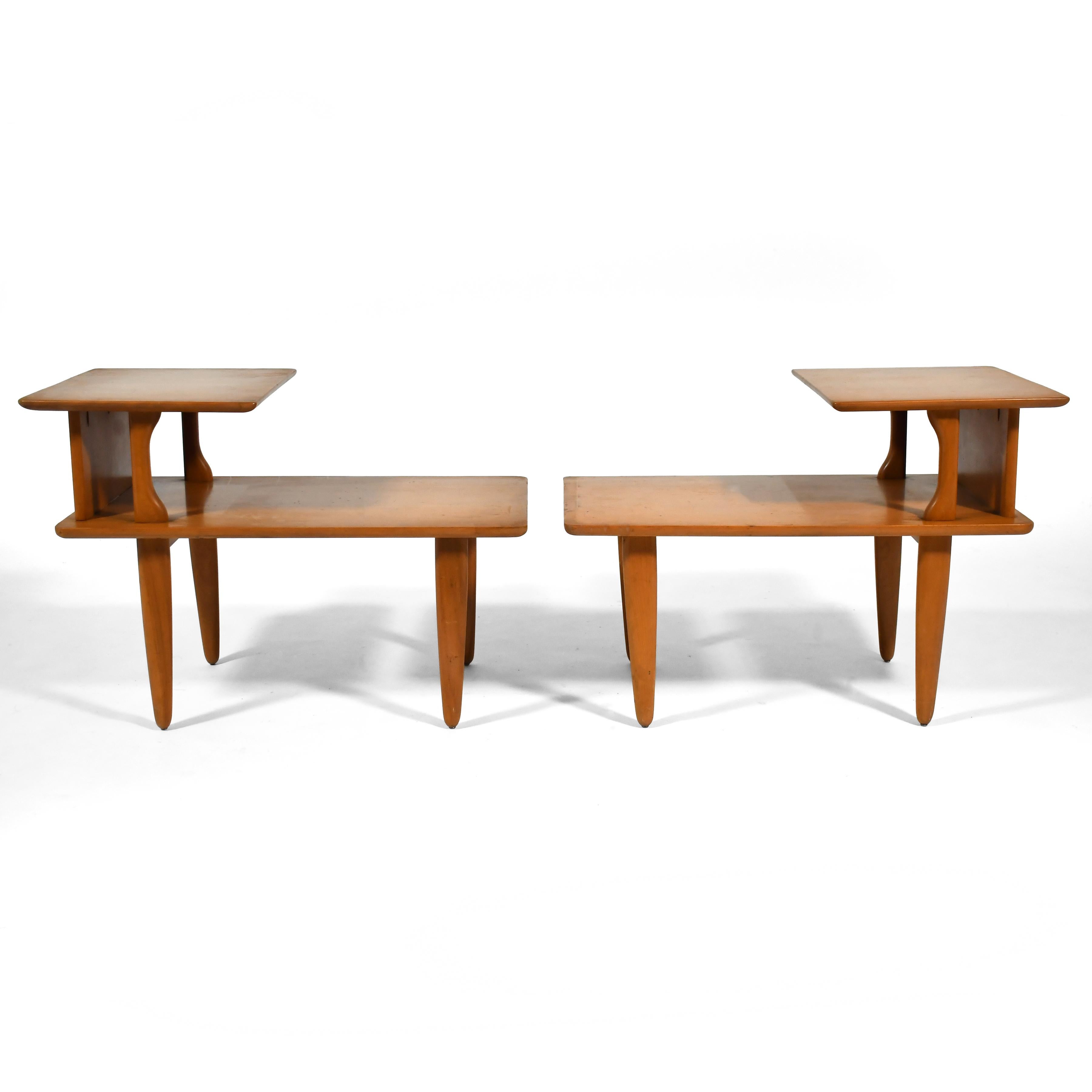 Bouleau Heywood Wakefield M1574 Tables d'extrémité à gradins en vente