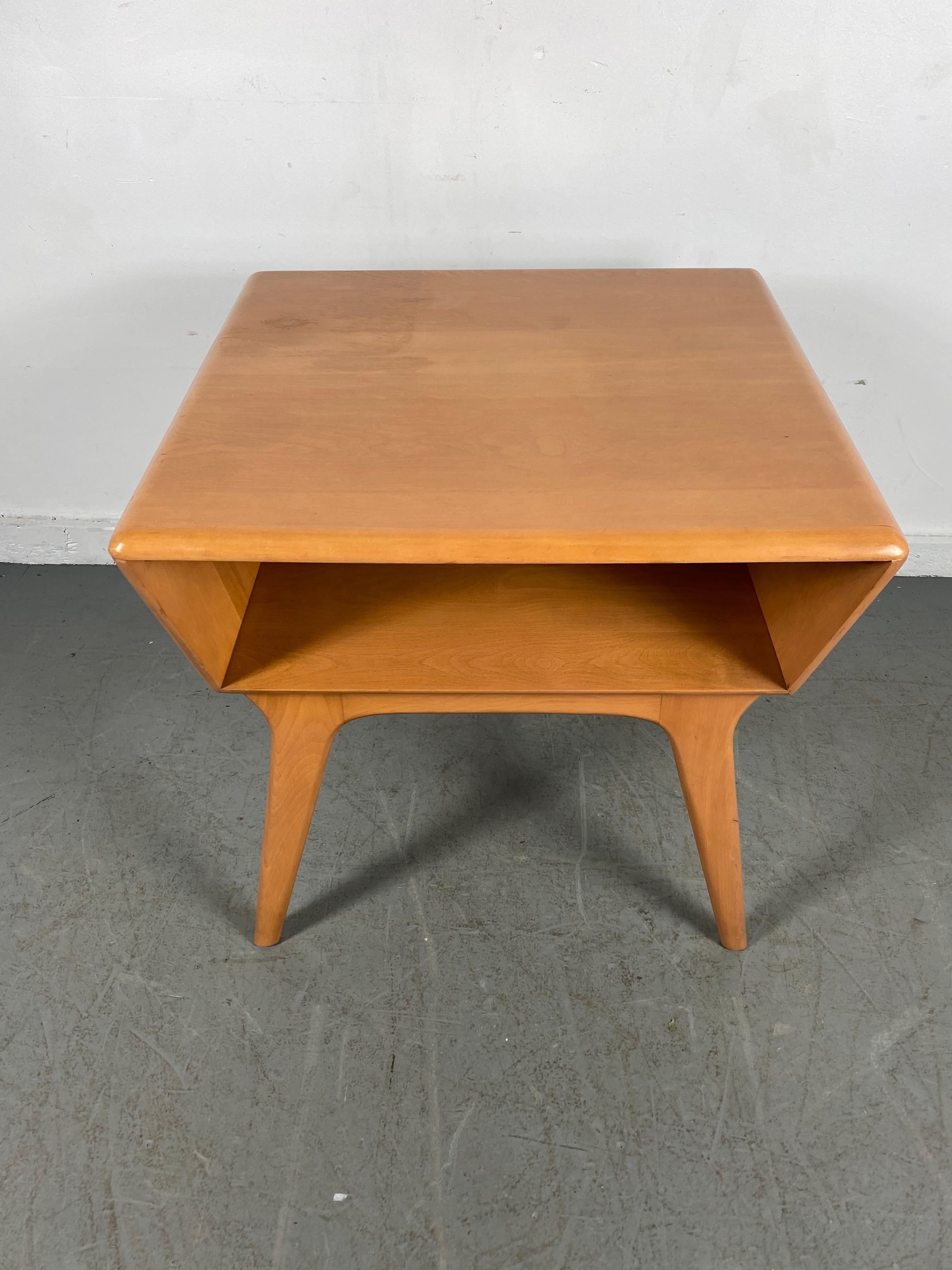 Mid-Century Modern Heywood Wakefield M391G, Classic Mid Century Modern Lamp Table