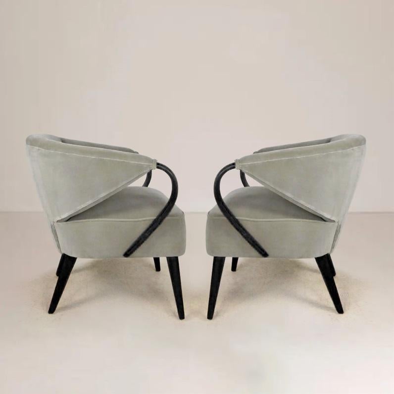 Mid-20th Century Heywood-Wakefield M568C Club Chairs, Pair For Sale