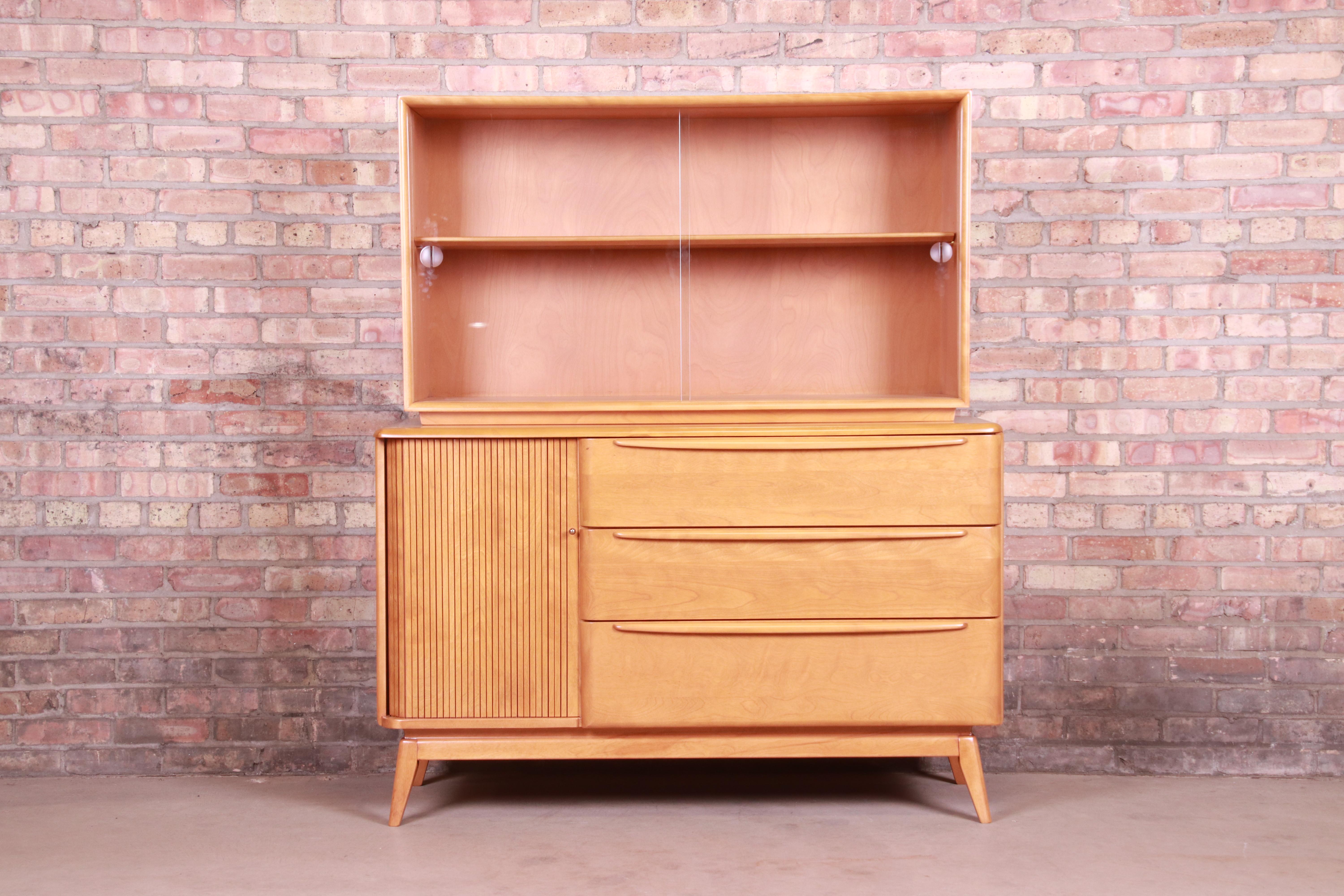 A gorgeous Mid-Century Modern tambour door sideboard, credenza, or bar cabinet with hutch top

By Heywood Wakefield

USA, 1950s

Solid maple, with sliding glass doors.

Measures: 50