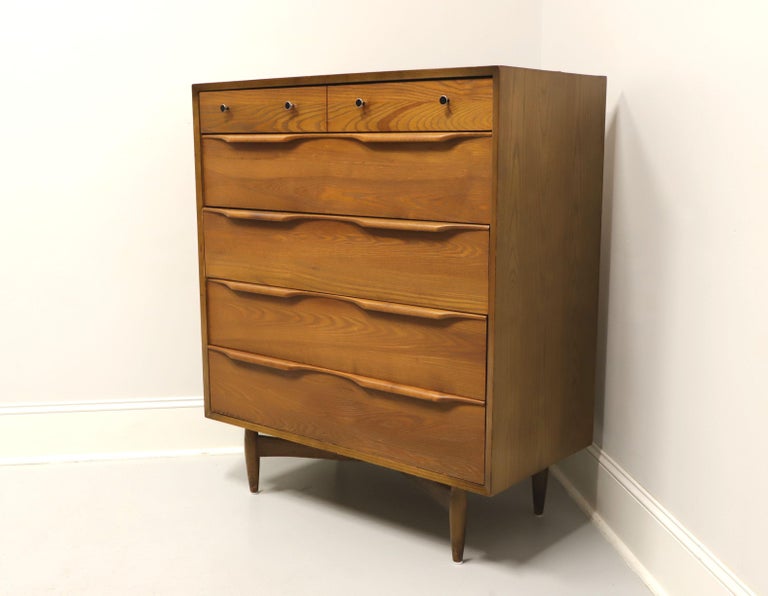 HEYWOODWAKEFIELD Mid 20th Century Walnut Chest of Drawers For Sale at