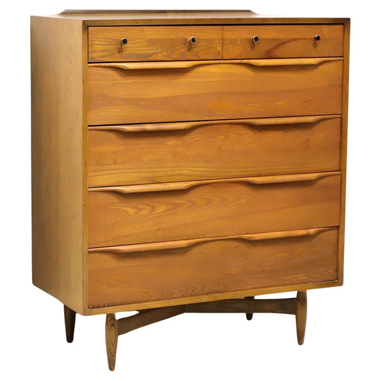 HEYWOOD WAKEFIELD Mid 20th Century Walnut Chest of Drawers For Sale at  1stDibs