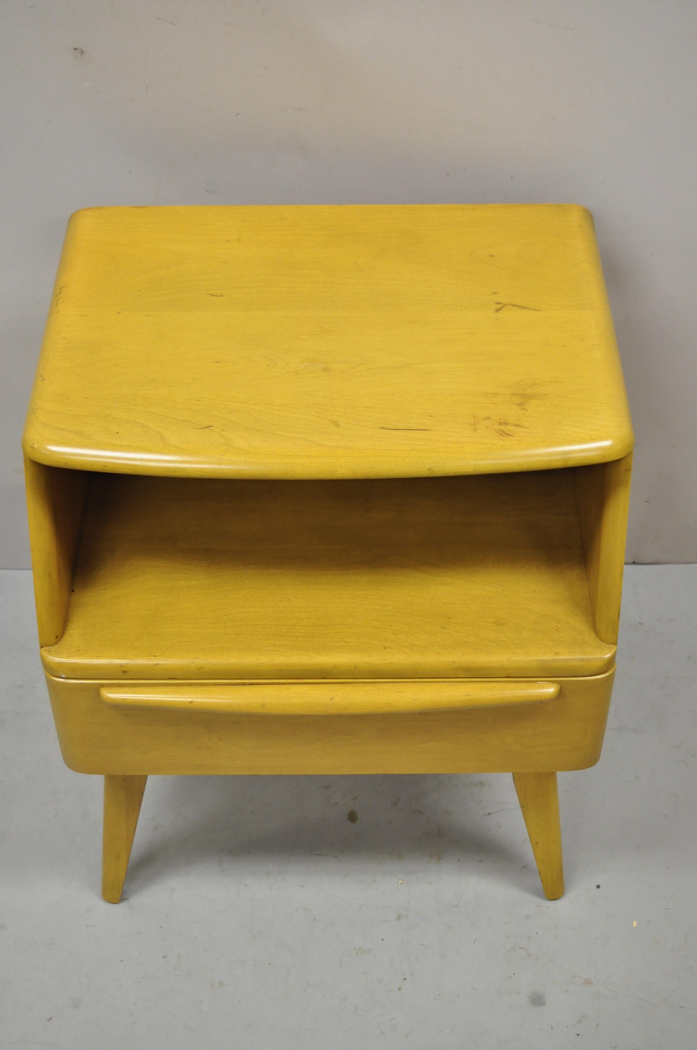 Heywood Wakefield Mid Century Birch Maple One Drawer Cubby Nightstand Table In Good Condition In Philadelphia, PA