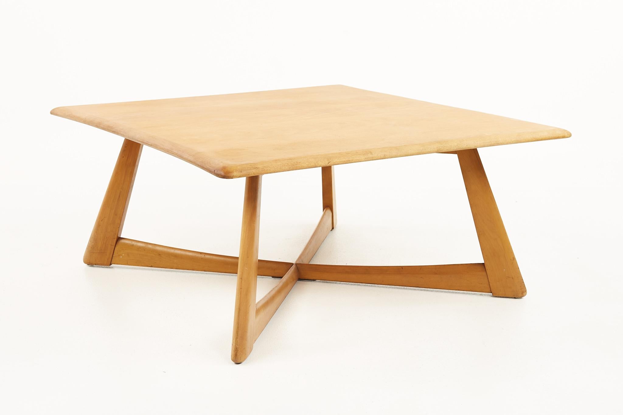 Mid-Century Modern Heywood Wakefield table basse carrée mi-siècle en X blond à base en X en vente