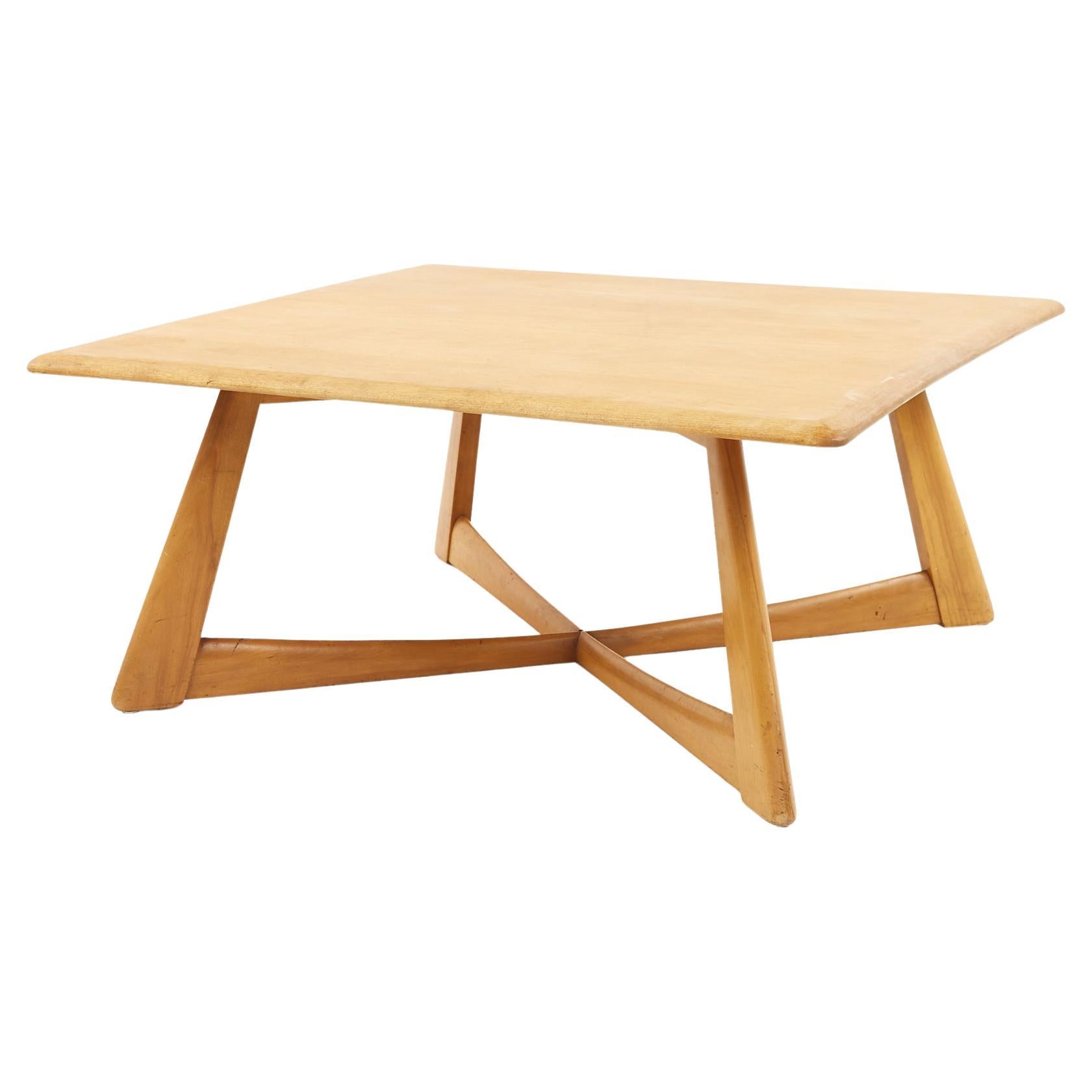 Heywood Wakefield table basse carrée mi-siècle en X blond à base en X en vente