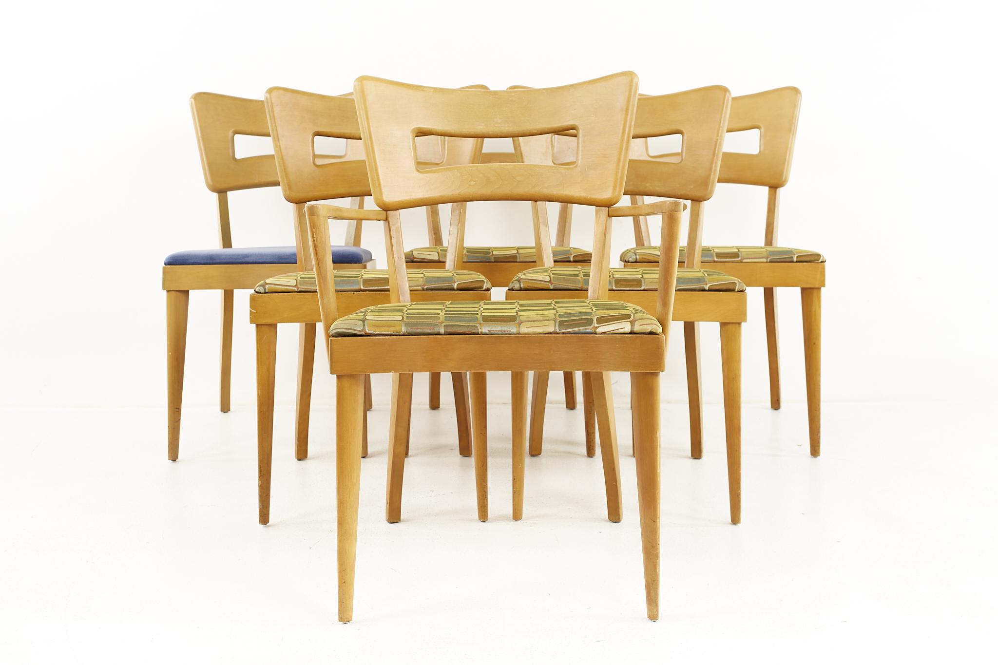 Heywood Wakefield mid century dog bone dining chairs - Set of 6

The captains chair measures: 25.5 wide x 18.5 deep x 34 high, with a seat height of 18.5 inches and an arm height of 25 inches
The side chairs measure: 24 wide x 18 deep x 33 high,
