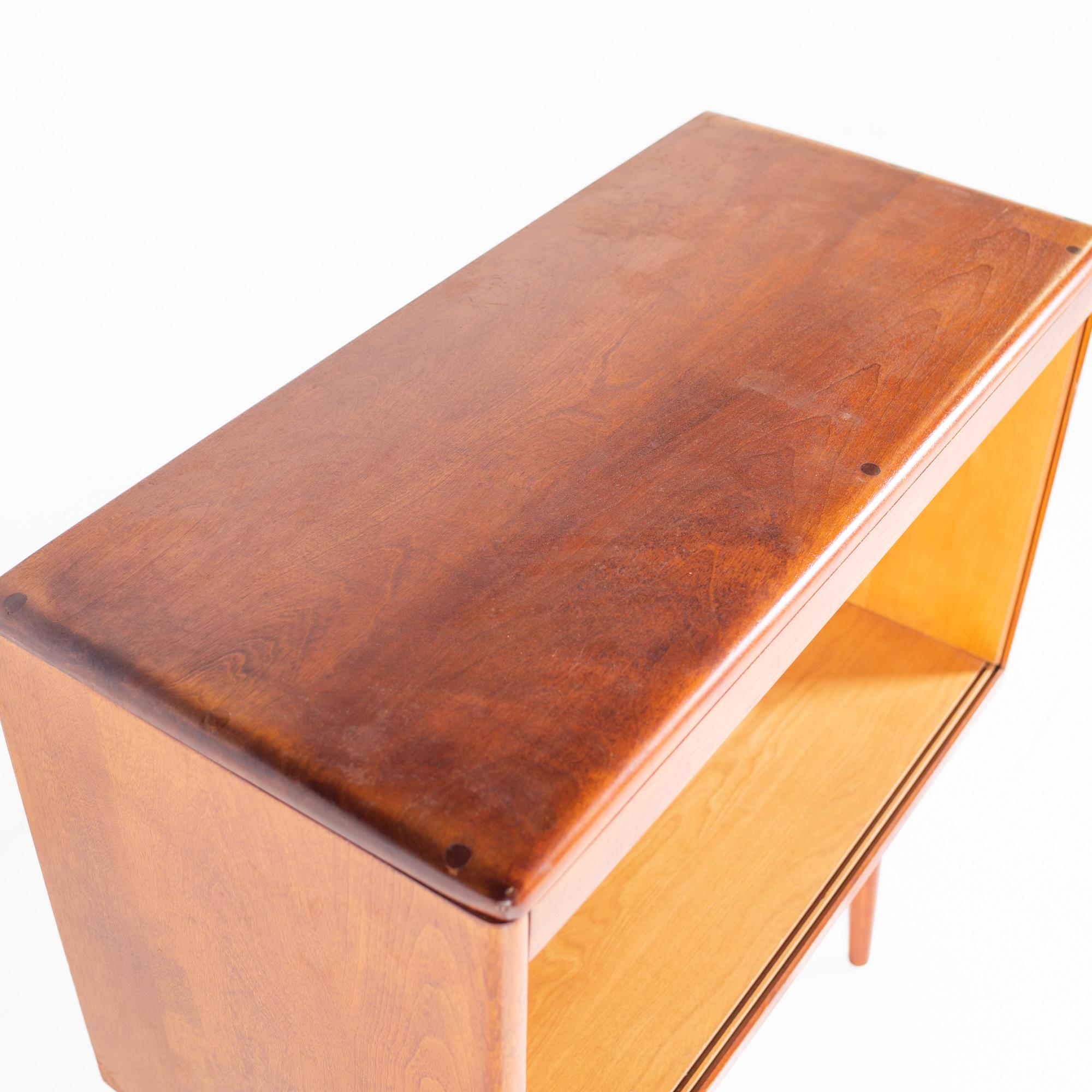 Heywood Wakefield MidCentury Maple Bookcase Media For Sale at