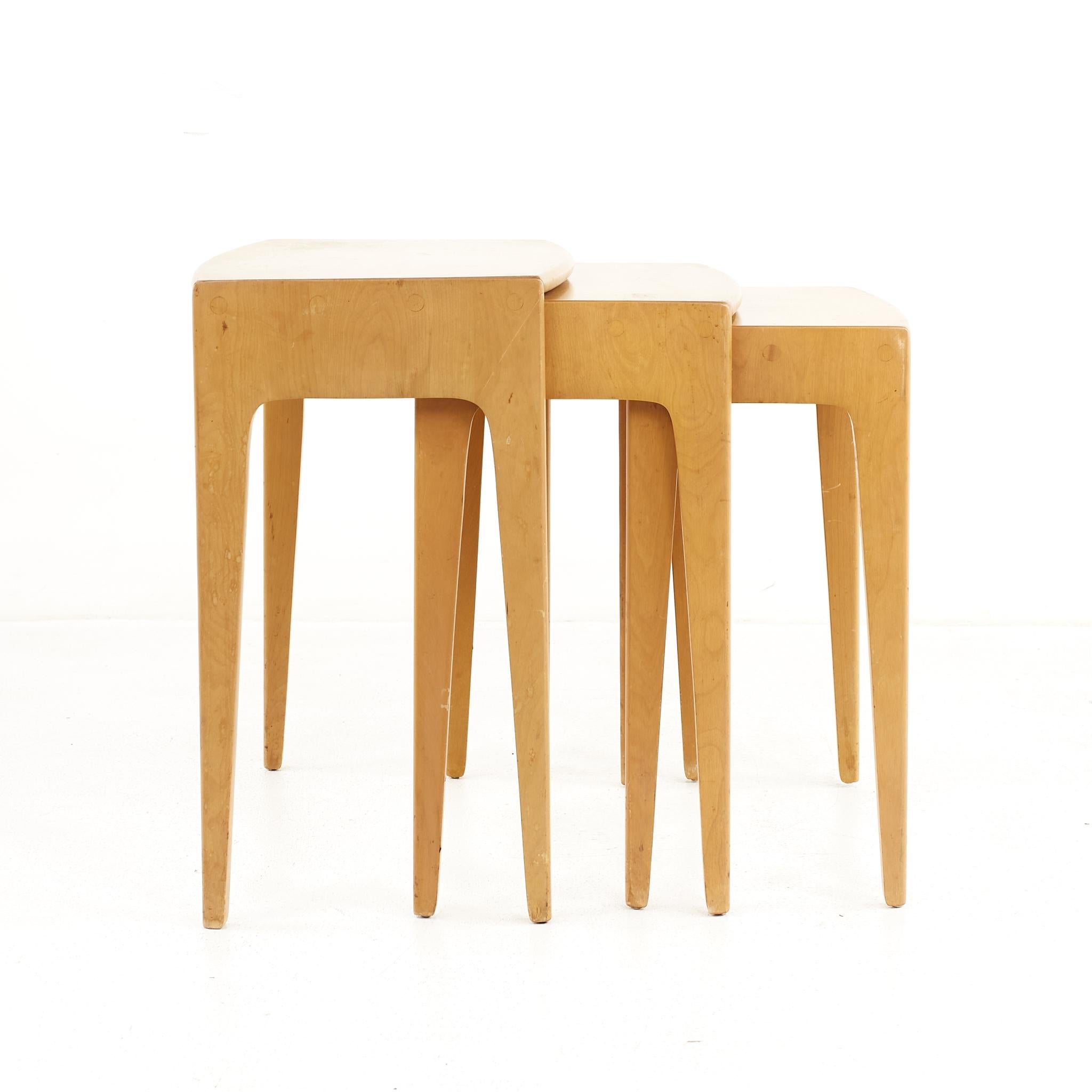 Heywood Wakefield Mid Century Maple Wheat Nesting Tables - Set of 3 For Sale 4