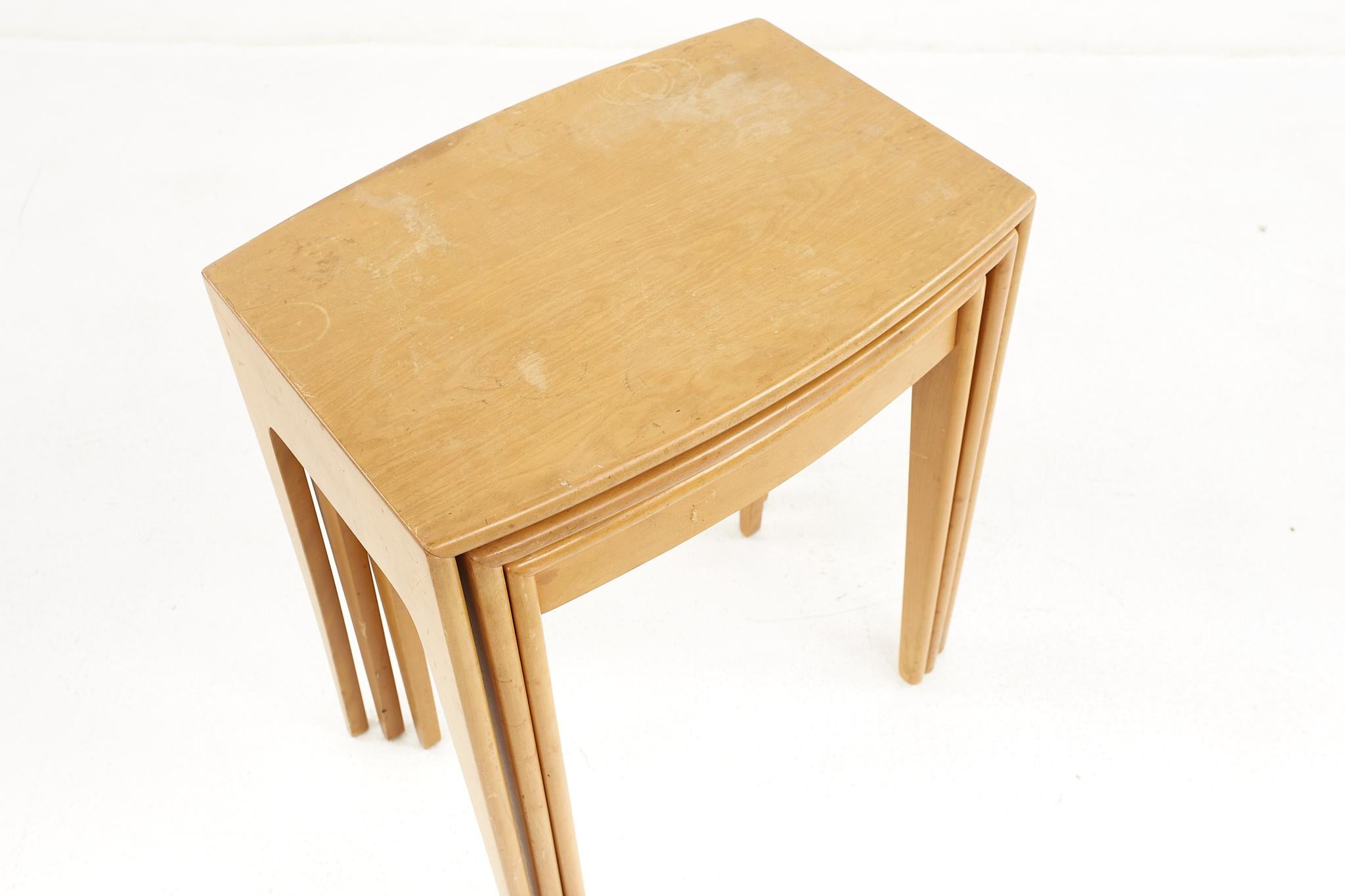 Heywood Wakefield Mid Century Maple Wheat Nesting Tables - Set of 3 For Sale 5