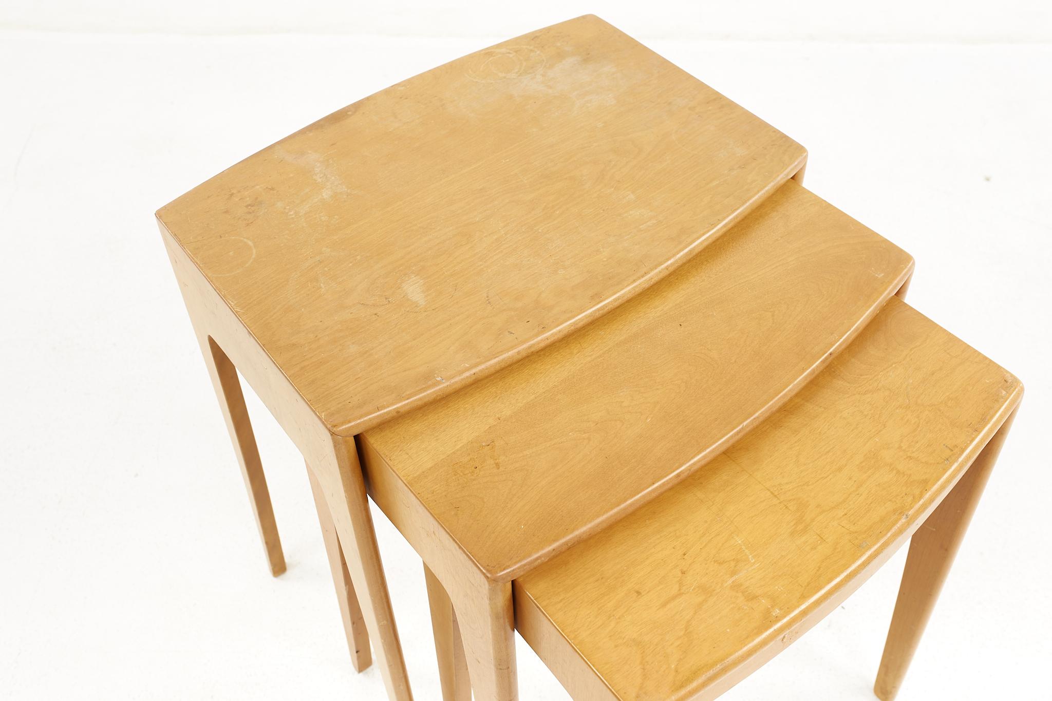 Heywood Wakefield Mid Century Maple Wheat Nesting Tables - Set of 3 For Sale 6