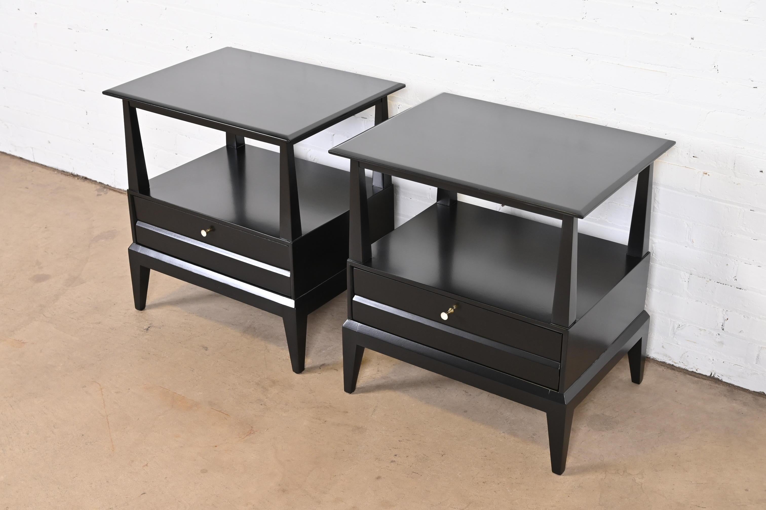 Heywood Wakefield Mid-Century Modern Black Lacquered Nightstands, Refinished In Good Condition In South Bend, IN