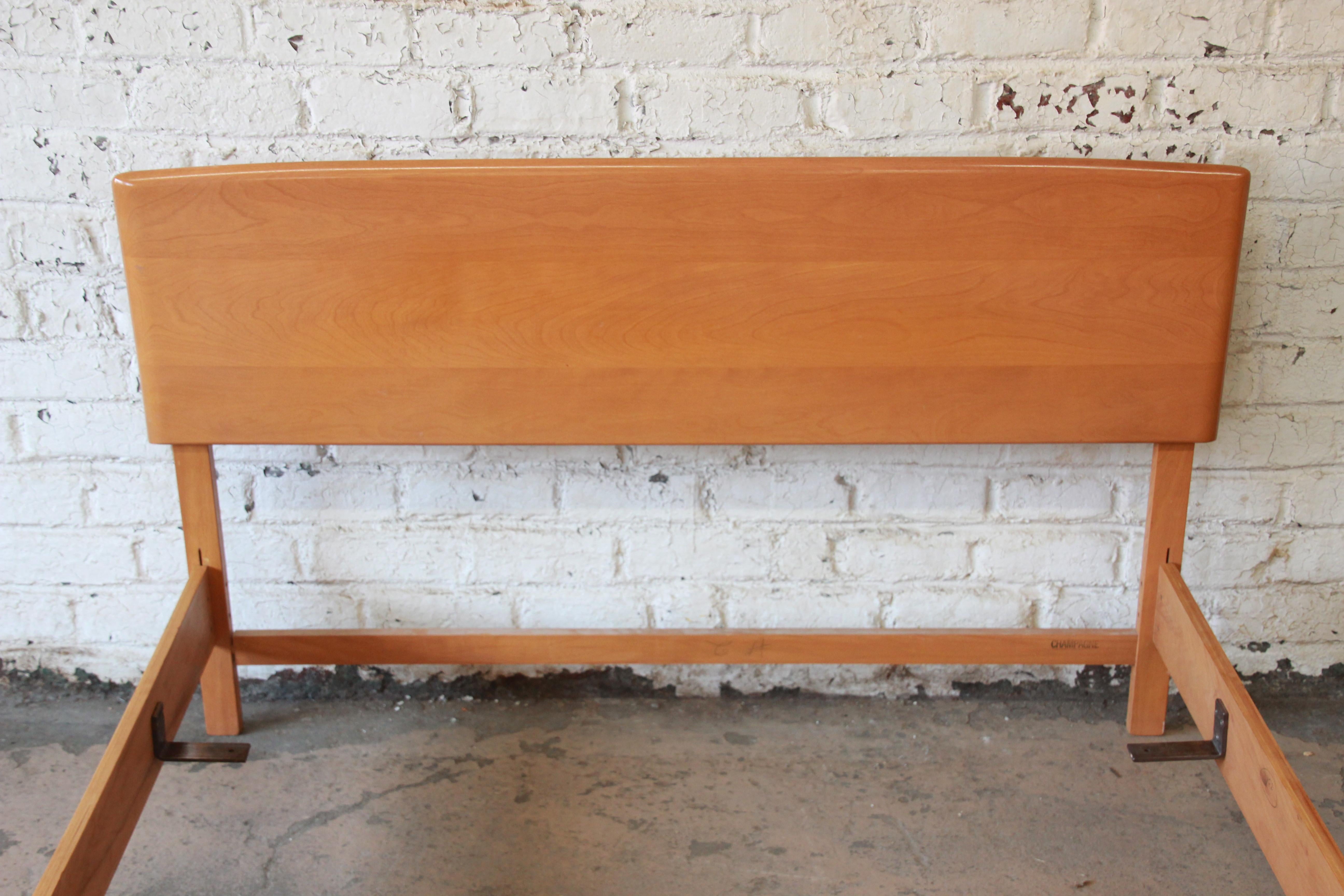 Heywood Wakefield Mid-Century Modern Full Size Bed, 1950s In Good Condition In South Bend, IN