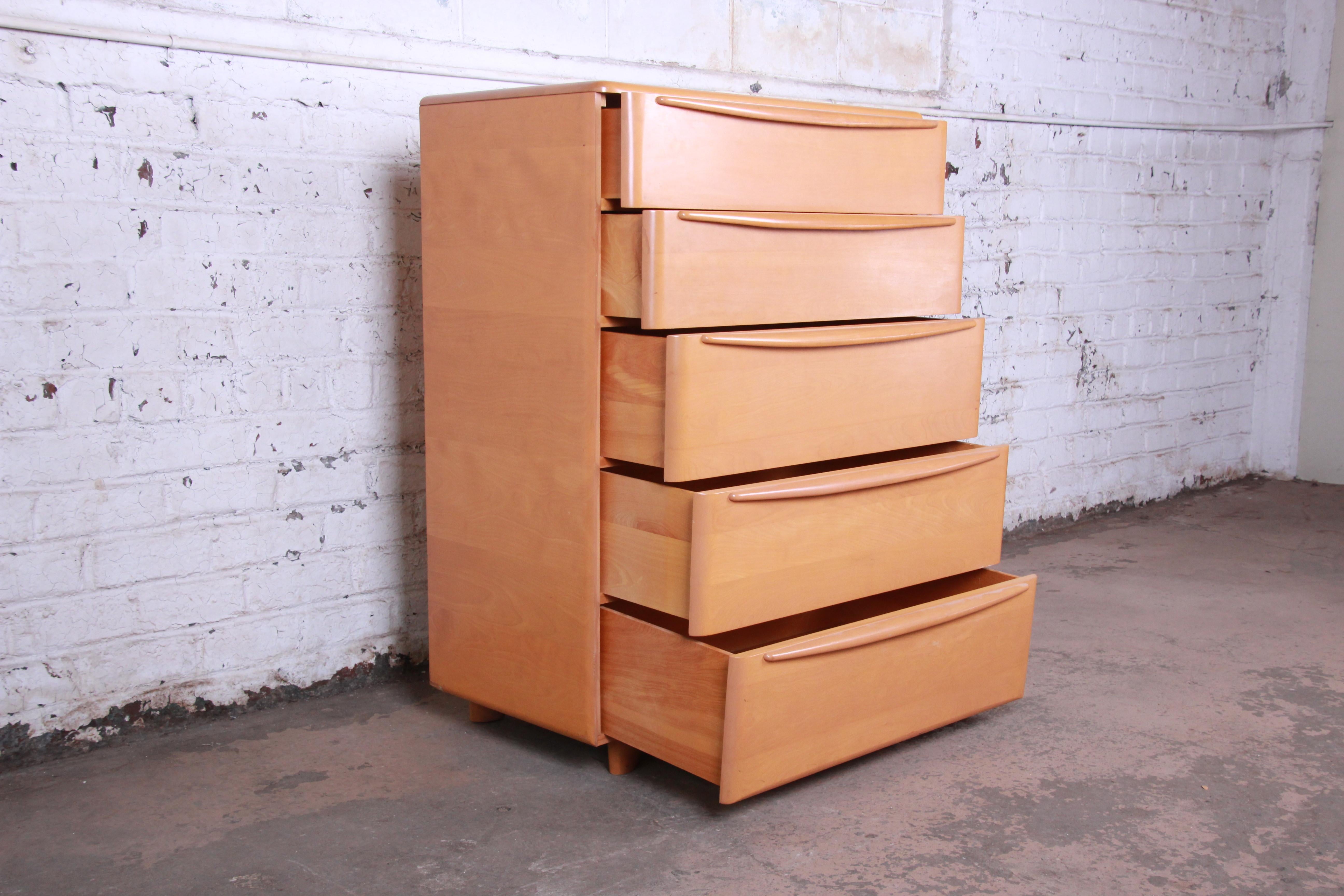 Heywood Wakefield Mid-Century Modern Highboy Dresser, 1950s In Good Condition In South Bend, IN