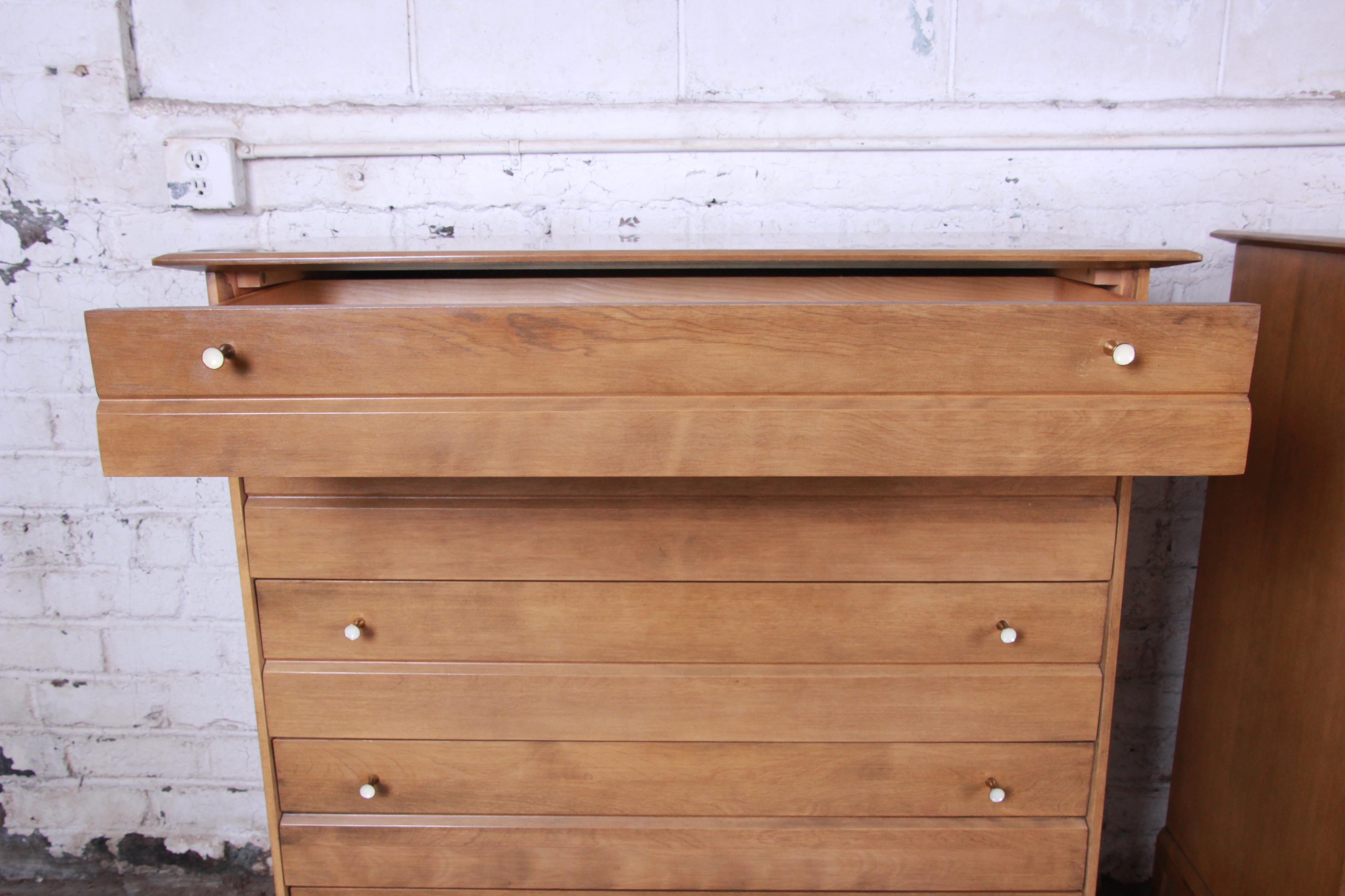 Heywood Wakefield Mid-Century Modern Highboy Kommoden:: Paar (Mitte des 20. Jahrhunderts)