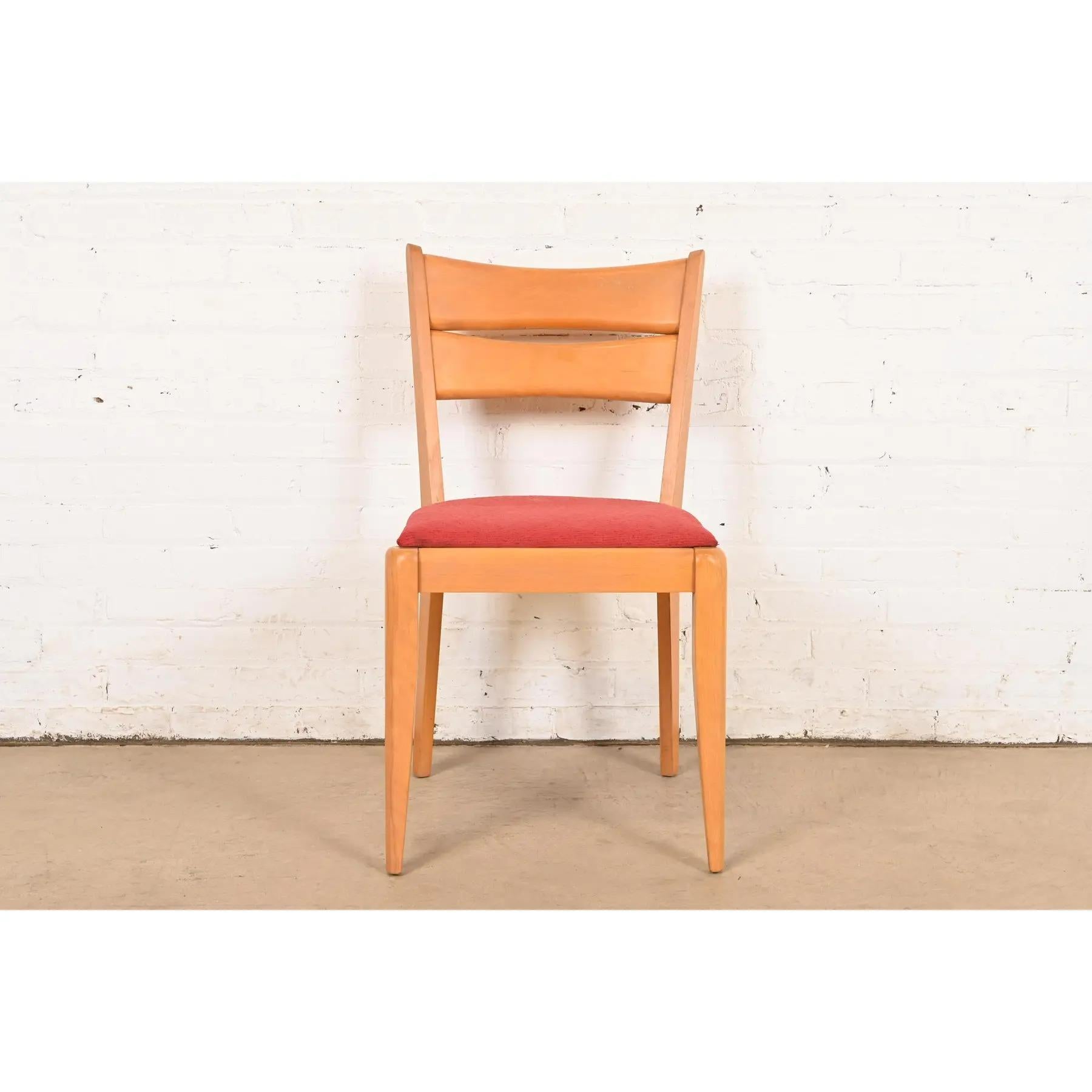 Heywood Wakefield Mid-Century Modern Schreibtisch aus Ahorn mit eingebautem Bücherregal und Stuhl im Angebot 3