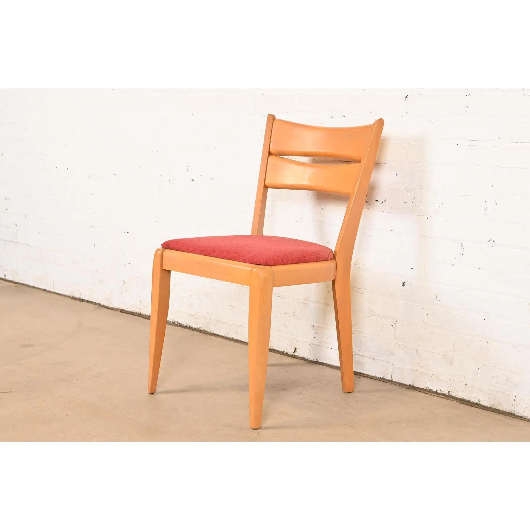 Heywood Wakefield Mid-Century Modern Schreibtisch aus Ahorn mit eingebautem Bücherregal und Stuhl im Angebot 2