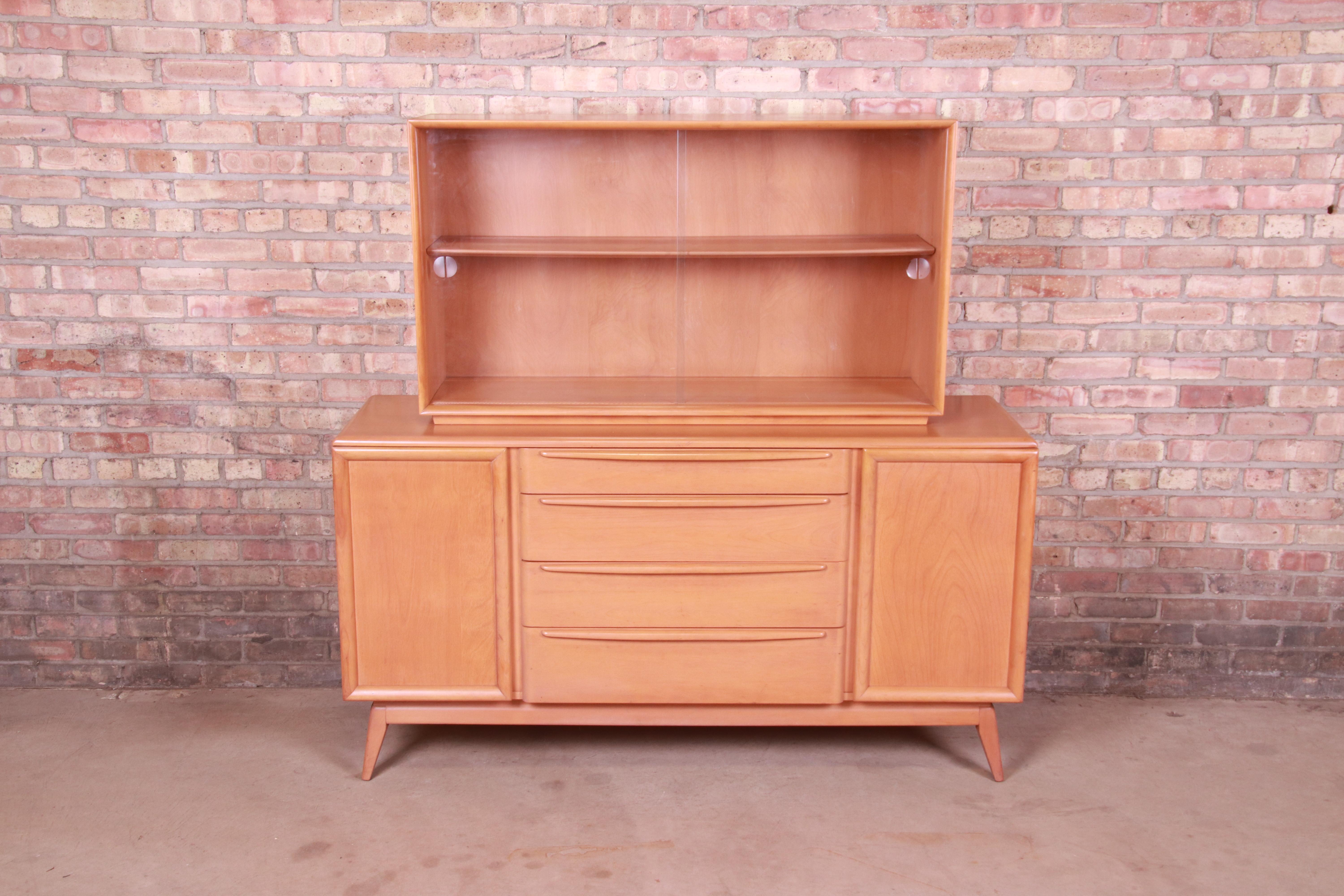 A gorgeous Mid-Century Modern sideboard, credenza, or bar cabinet with hutch top

By Heywood Wakefield

USA, 1964

Solid maple in original 