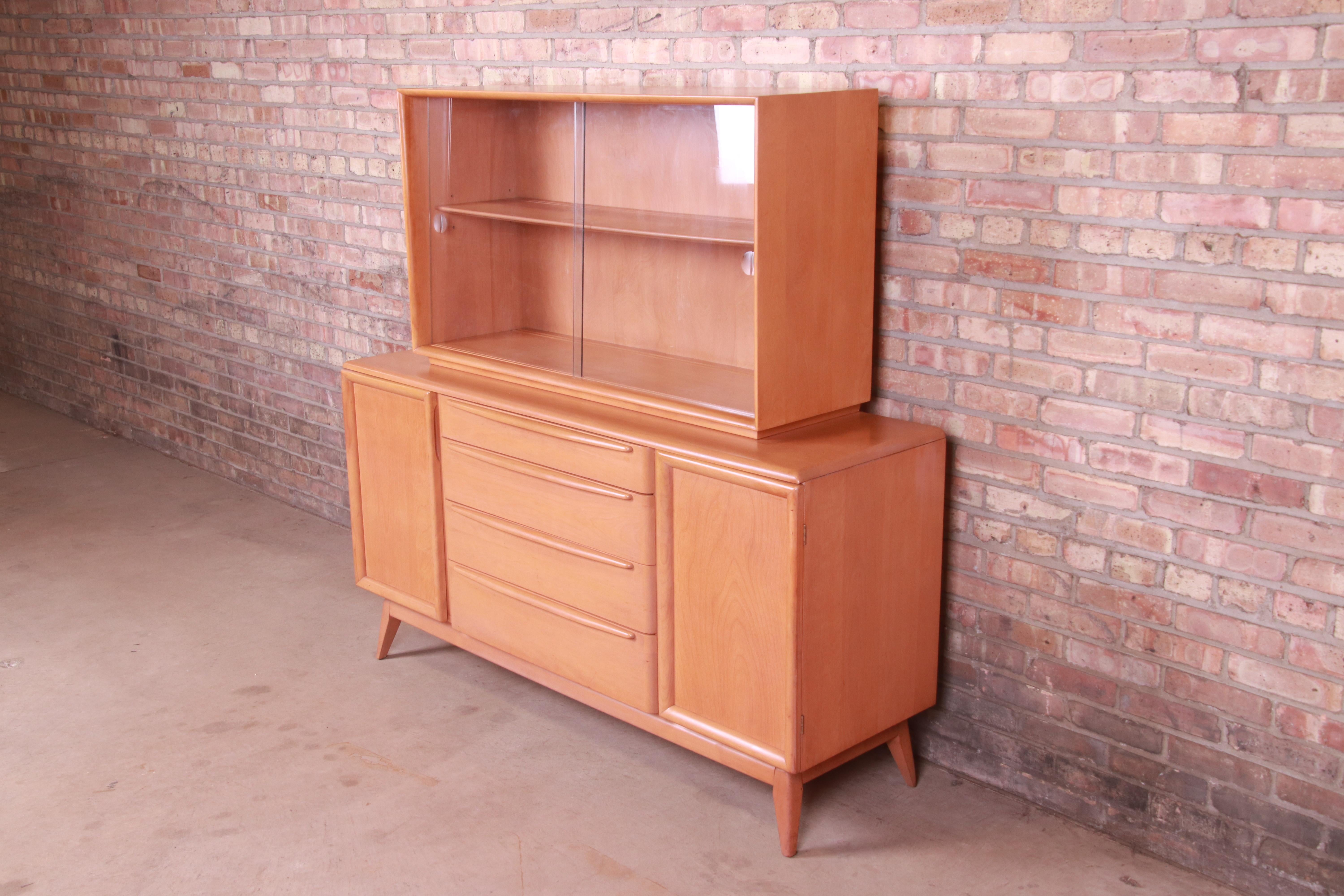 Heywood Wakefield Mid-Century Modern Maple Sideboard Credenza with Hutch Top In Good Condition In South Bend, IN