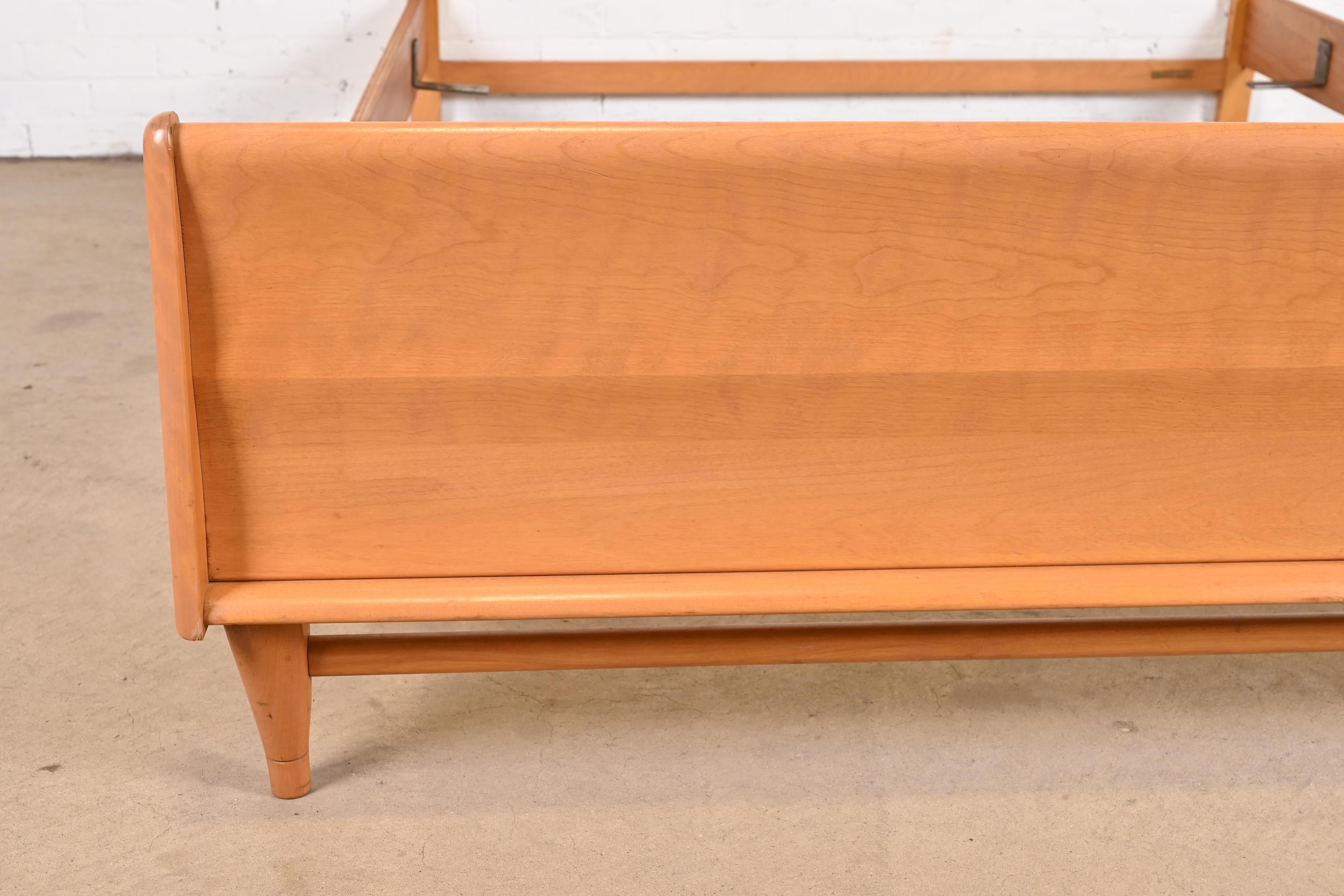 Heywood Wakefield Mid-Century Modern Sculpted Birch Full Size Bed, 1950s 5
