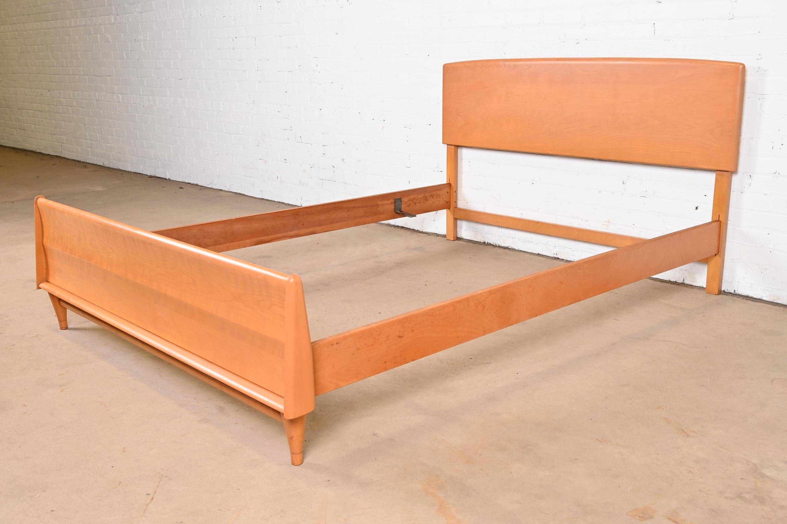Heywood Wakefield Mid-Century Modern Sculpted Birch Full Size Bed, 1950s In Good Condition In South Bend, IN