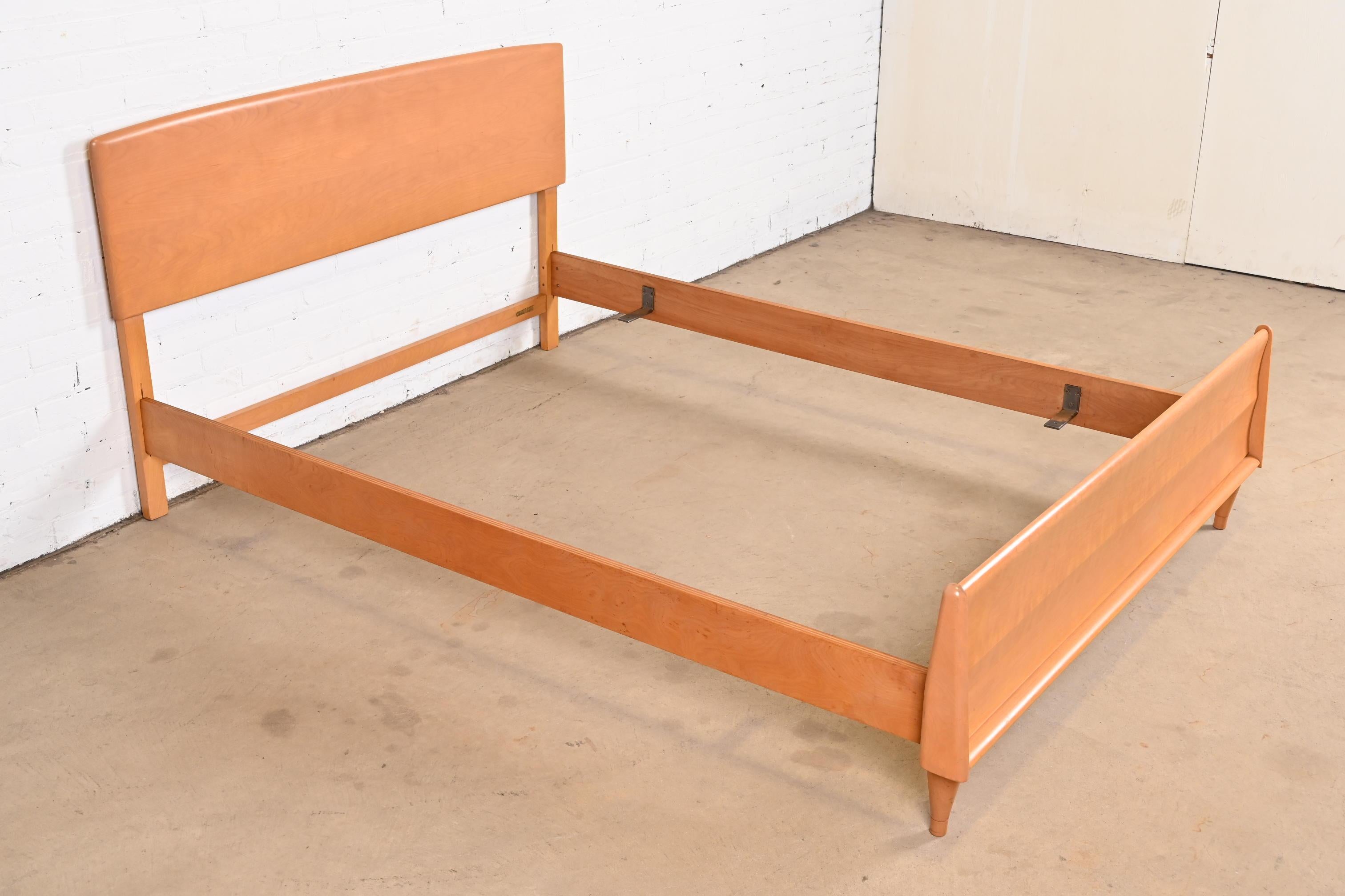 Heywood Wakefield Mid-Century Modern Sculpted Birch Full Size Bed, 1950s 1