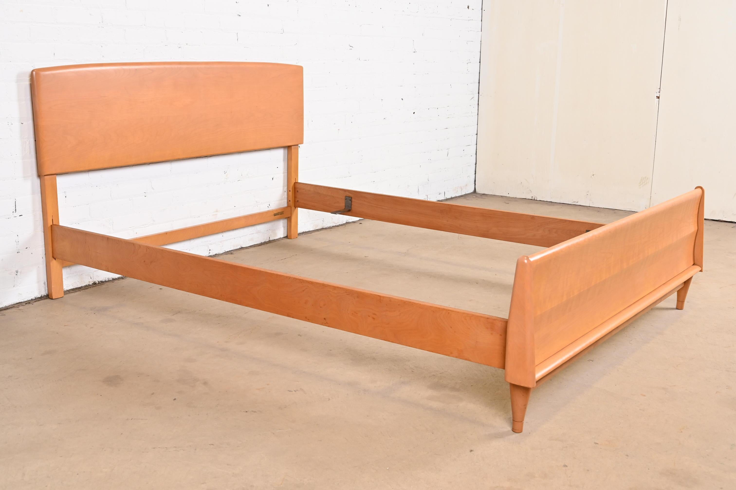 Heywood Wakefield Mid-Century Modern Sculpted Birch Full Size Bed, 1950s 2