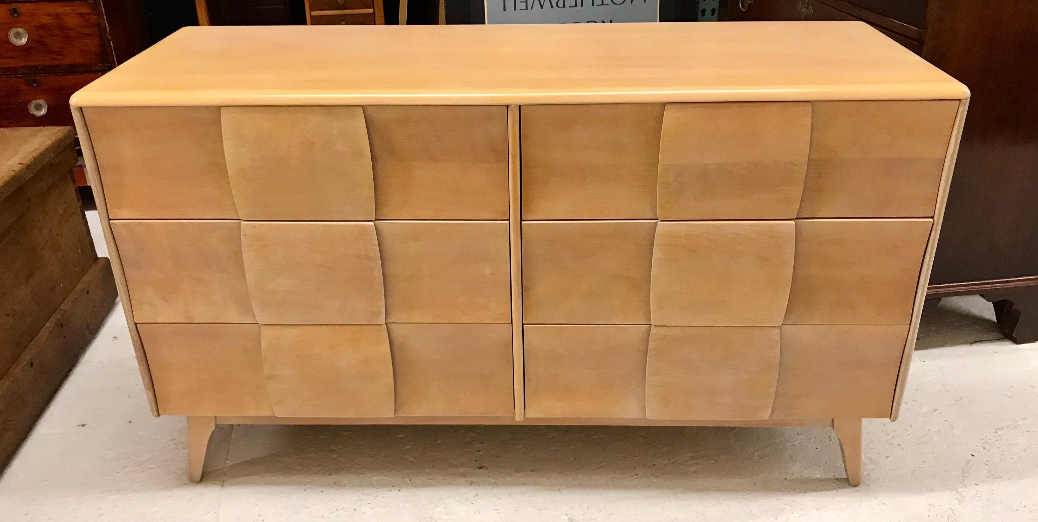 Heywood Wakefield six-drawer dresser in Champagne finish. The Sculptura line is the most sought after Heywood Wakefield line in the world. Striking looks and great functionality. Solid birch construction.