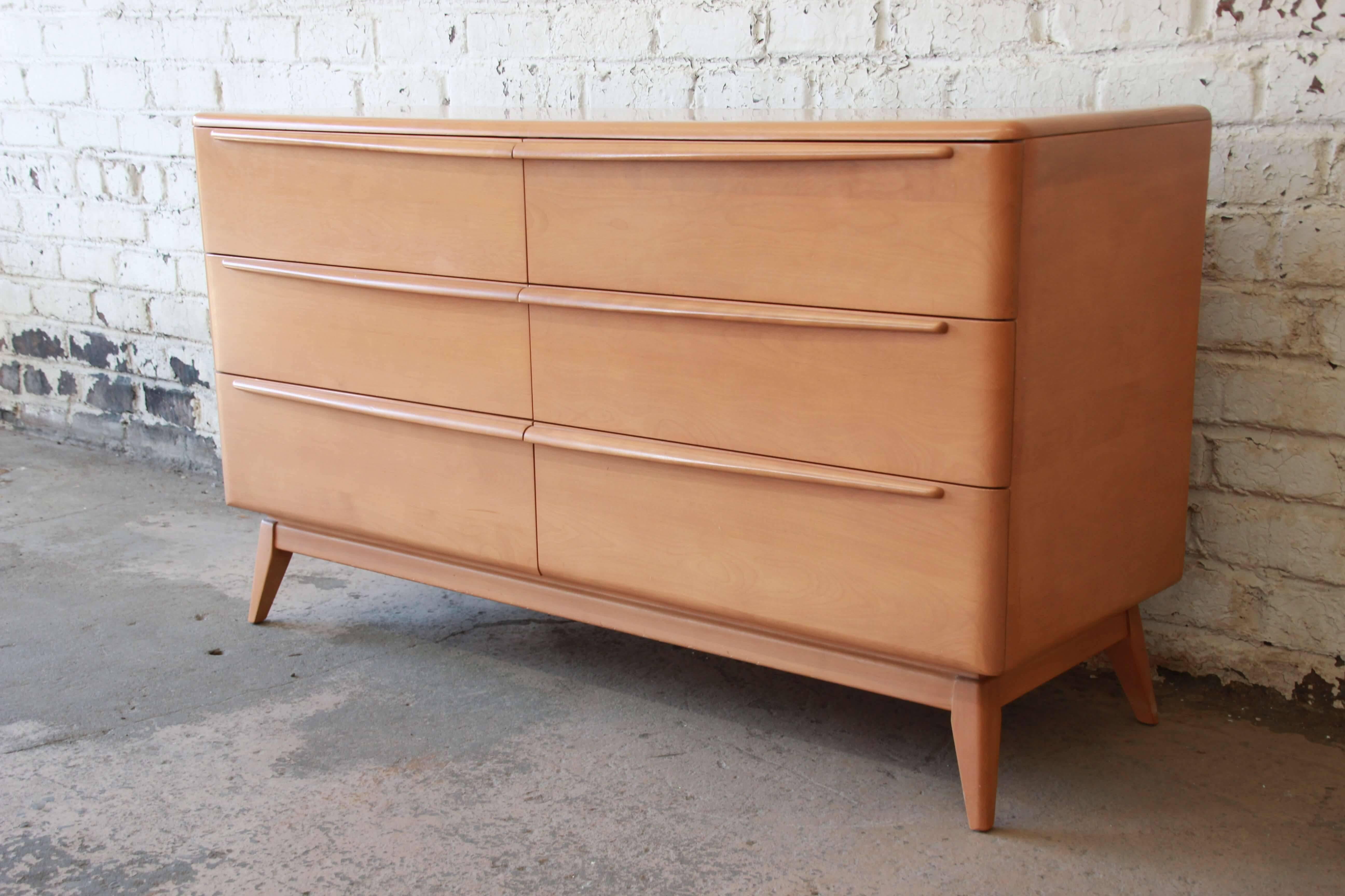 Heywood-Wakefield Mid-Century Modern Six-Drawer Dresser In Excellent Condition In South Bend, IN
