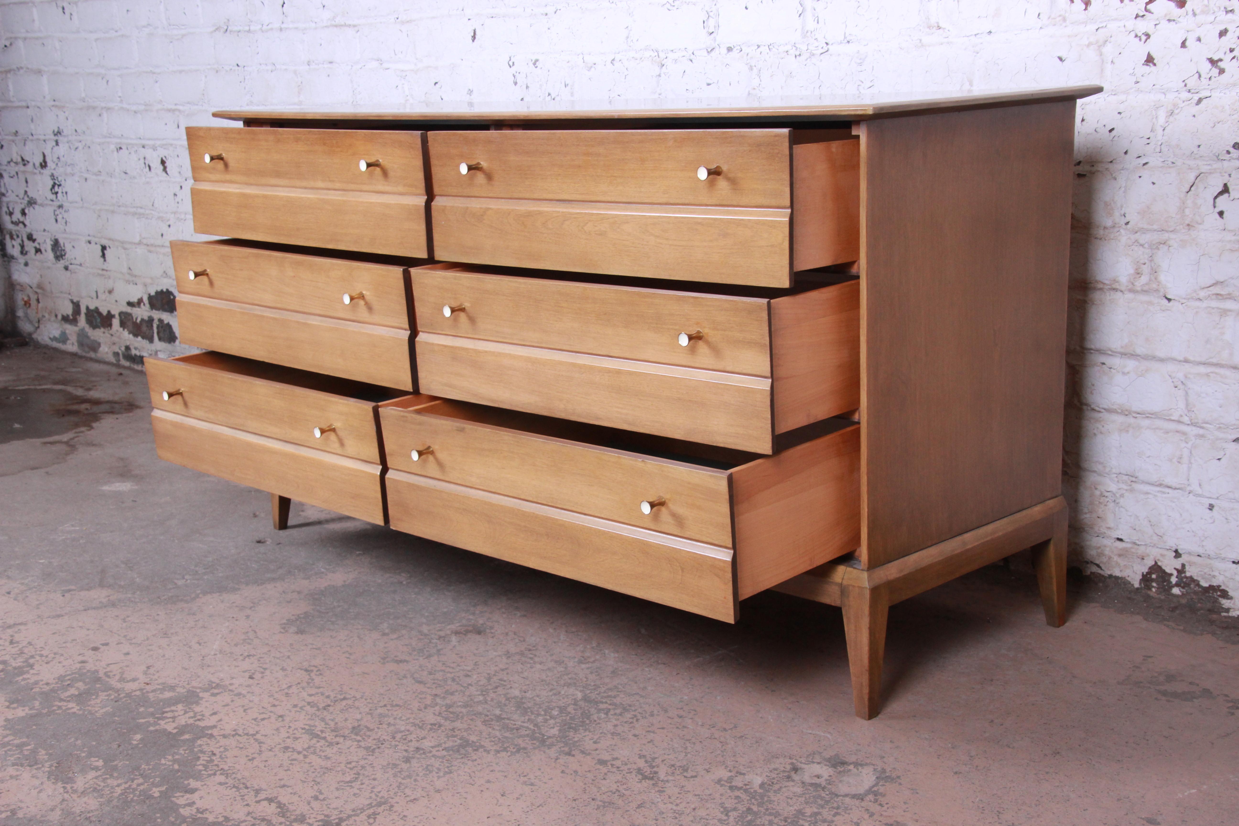 Heywood Wakefield Mid-Century Modern Six-Drawer Dresser In Good Condition In South Bend, IN