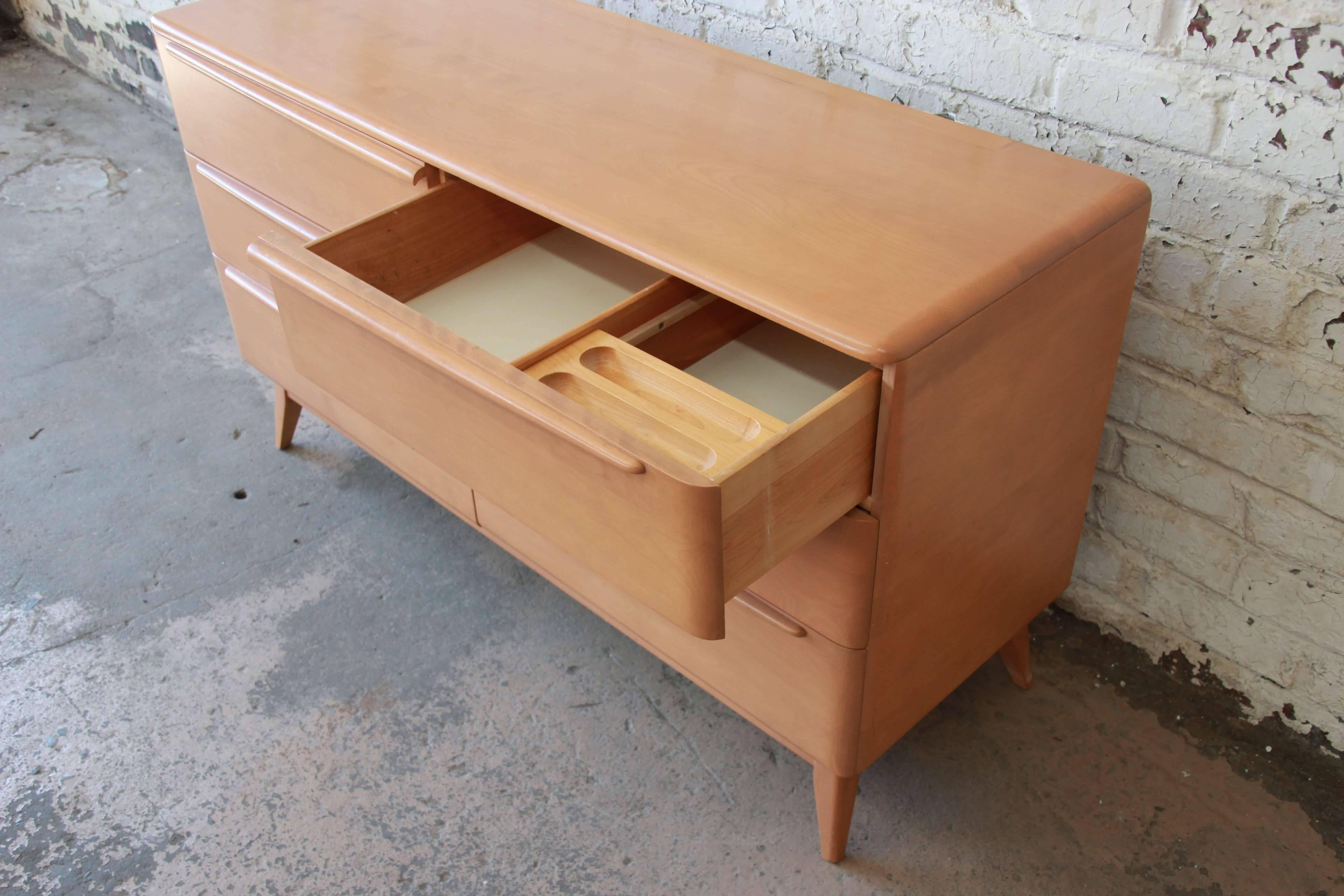 Heywood-Wakefield Mid-Century Modern Six-Drawer Dresser 2