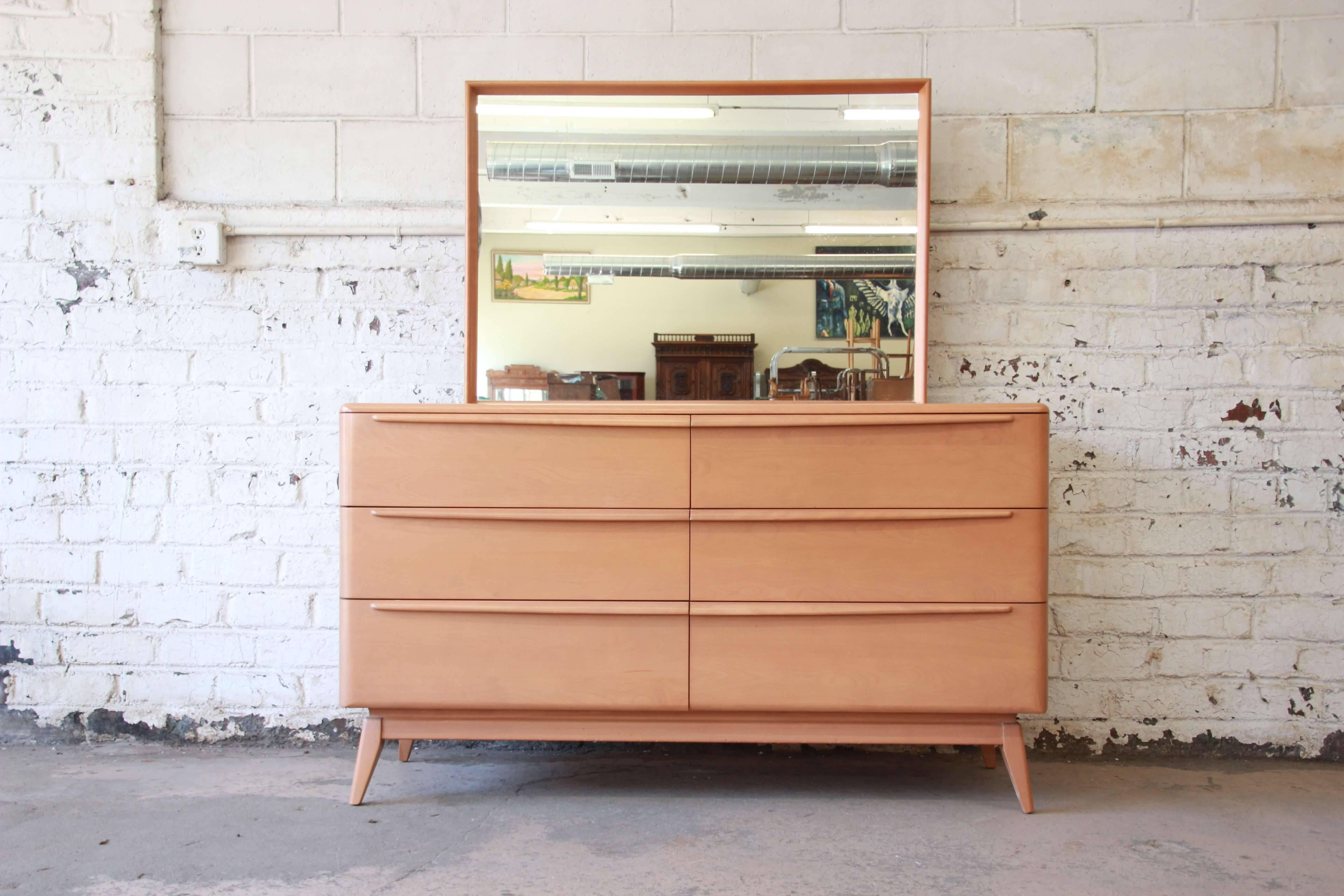 Heywood-Wakefield Mid-Century Modern Six-Drawer Dresser 4
