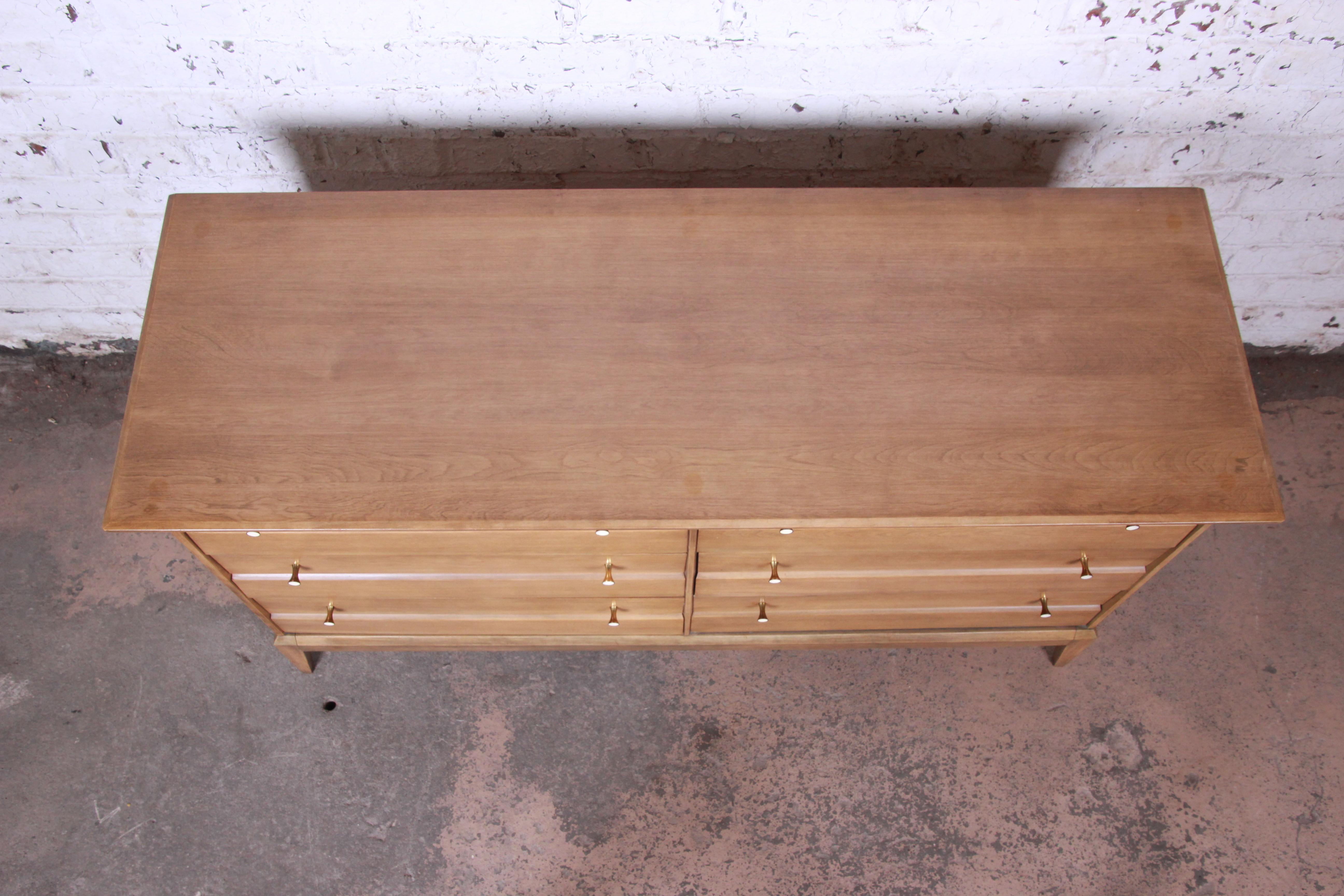 Heywood Wakefield Mid-Century Modern Six-Drawer Dresser 2
