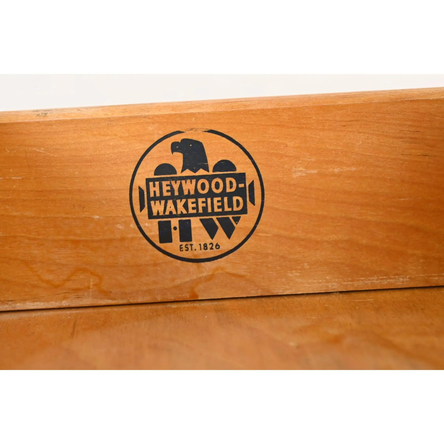 Heywood Wakefield Mid-Century Modern Schreibtisch aus massivem Ahorn mit eingebautem Bücherregal im Angebot 3