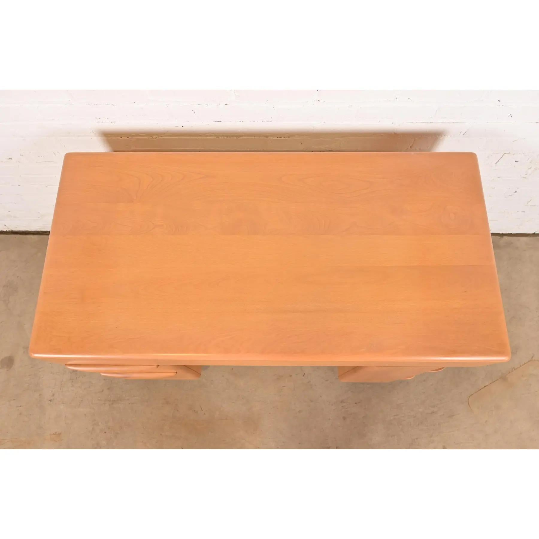 Heywood Wakefield Mid-Century Modern Schreibtisch aus massivem Ahorn mit eingebautem Bücherregal im Angebot 5
