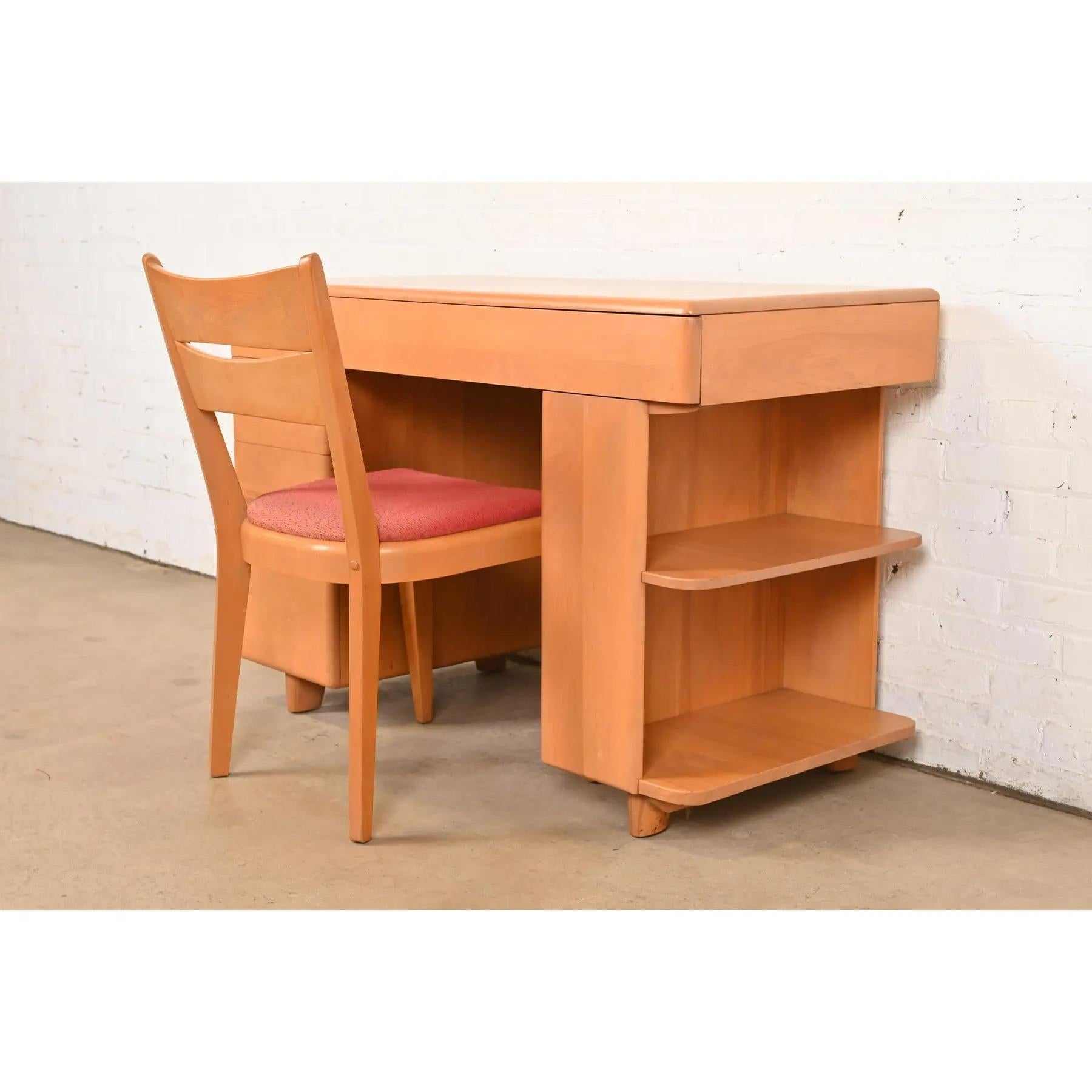 Heywood Wakefield Mid-Century Modern Schreibtisch aus massivem Ahorn mit eingebautem Bücherregal im Angebot 8