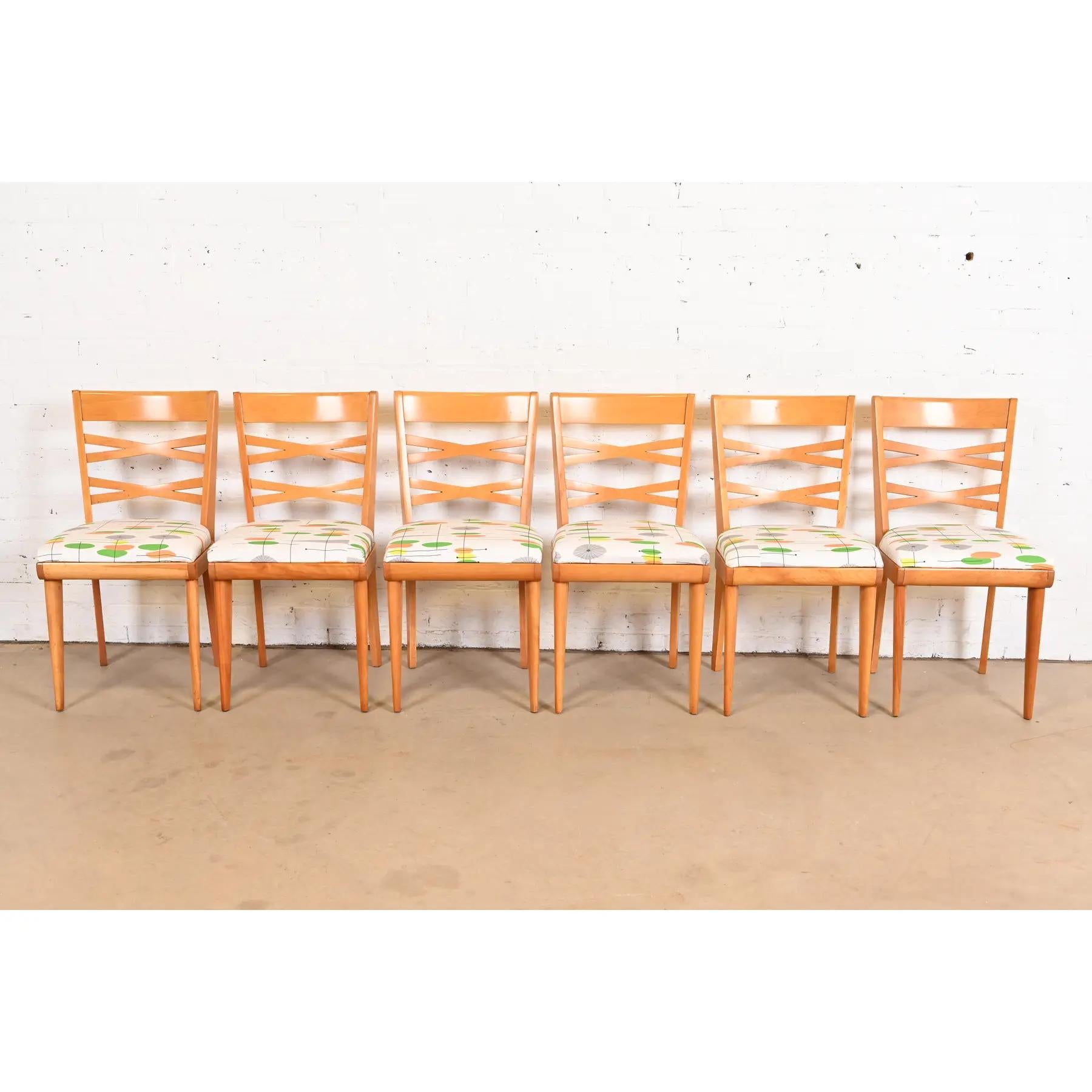 Mid-Century Modern Heywood Wakefield chaises de salle à manger en érable massif modernes du milieu du siècle, ensemble de six chaises en vente