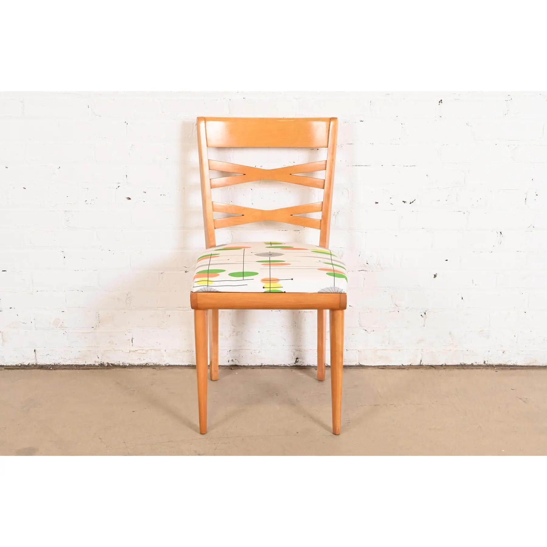 Milieu du XXe siècle Heywood Wakefield chaises de salle à manger en érable massif modernes du milieu du siècle, ensemble de six chaises en vente
