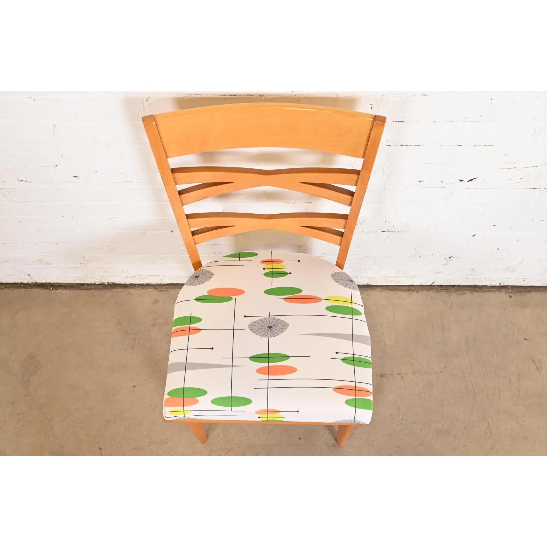 Tissu d'ameublement Heywood Wakefield chaises de salle à manger en érable massif modernes du milieu du siècle, ensemble de six chaises en vente