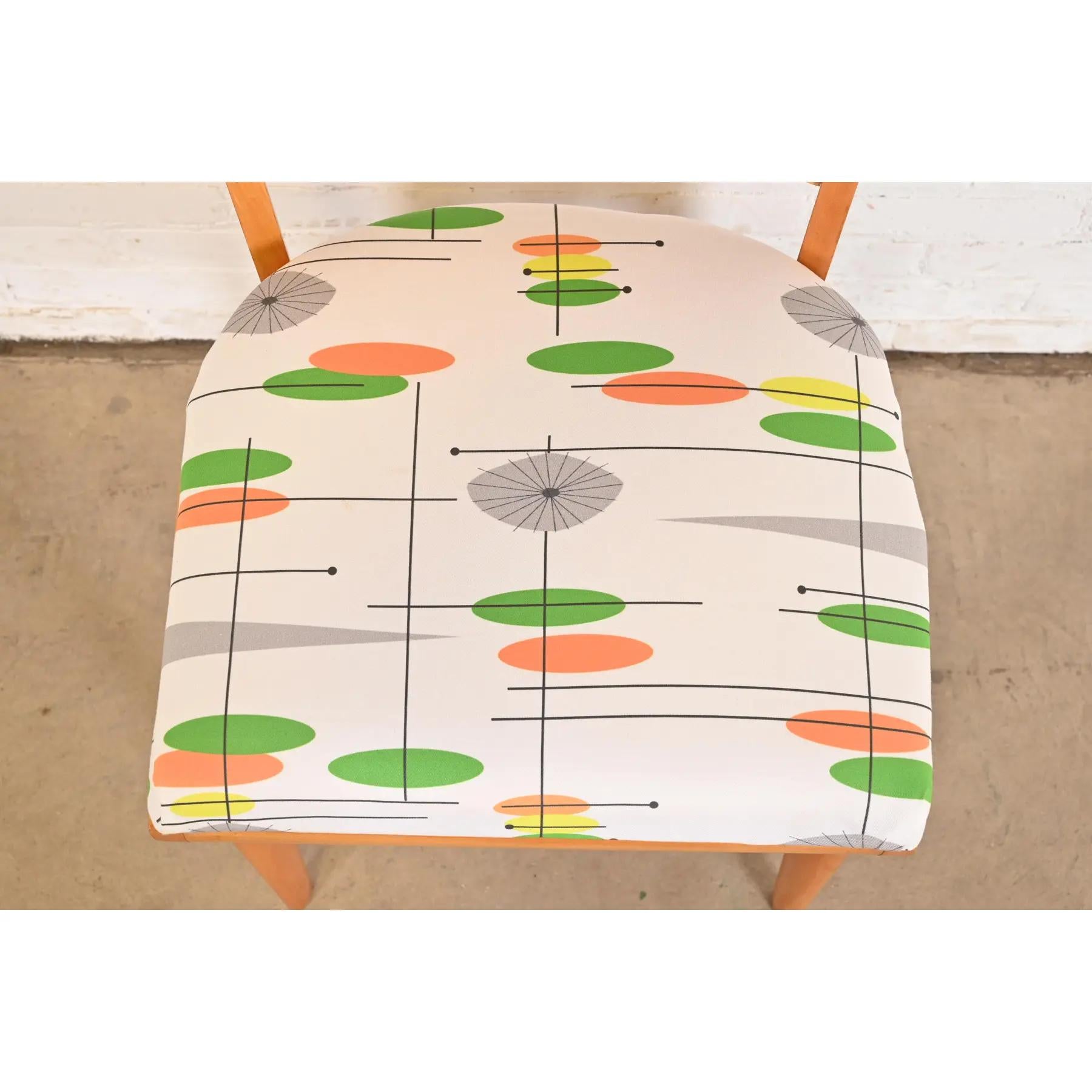Heywood Wakefield chaises de salle à manger en érable massif modernes du milieu du siècle, ensemble de six chaises en vente 2